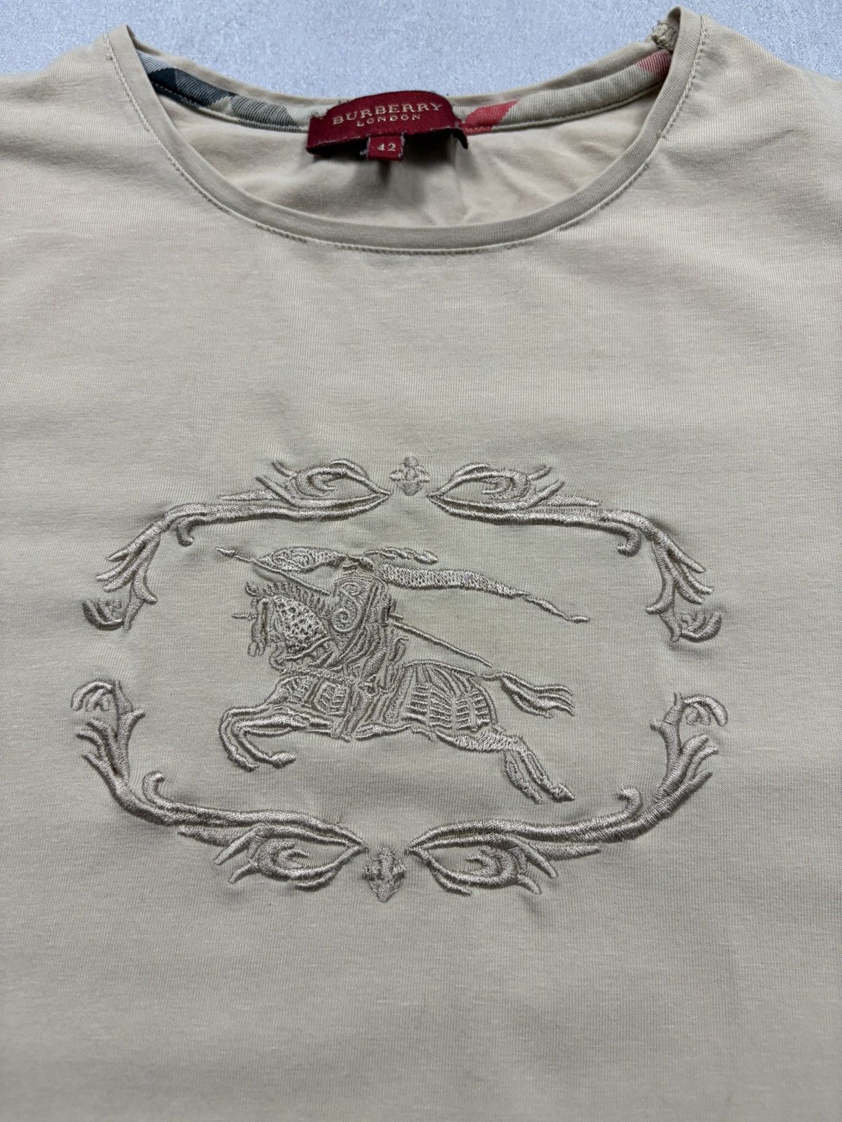 Burberry Burberry Knight Crest Beige Embroidered Tee Y2K Archival 00s Size M / US 6-8 / IT 42-44 - 6 Thumbnail