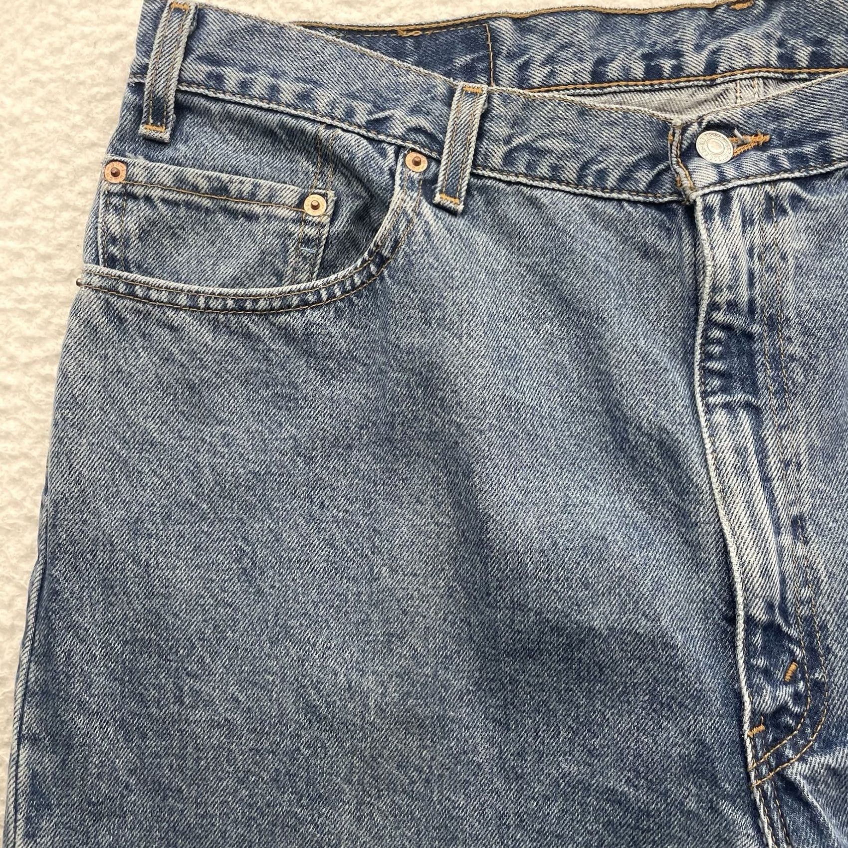 Levi's VINTAGE Levi's 505 Jeans Mens 42x32 Regular Fit Straight Leg Y2K Light Wash Blue Size US 42 / EU 58 - 2 Thumbnail