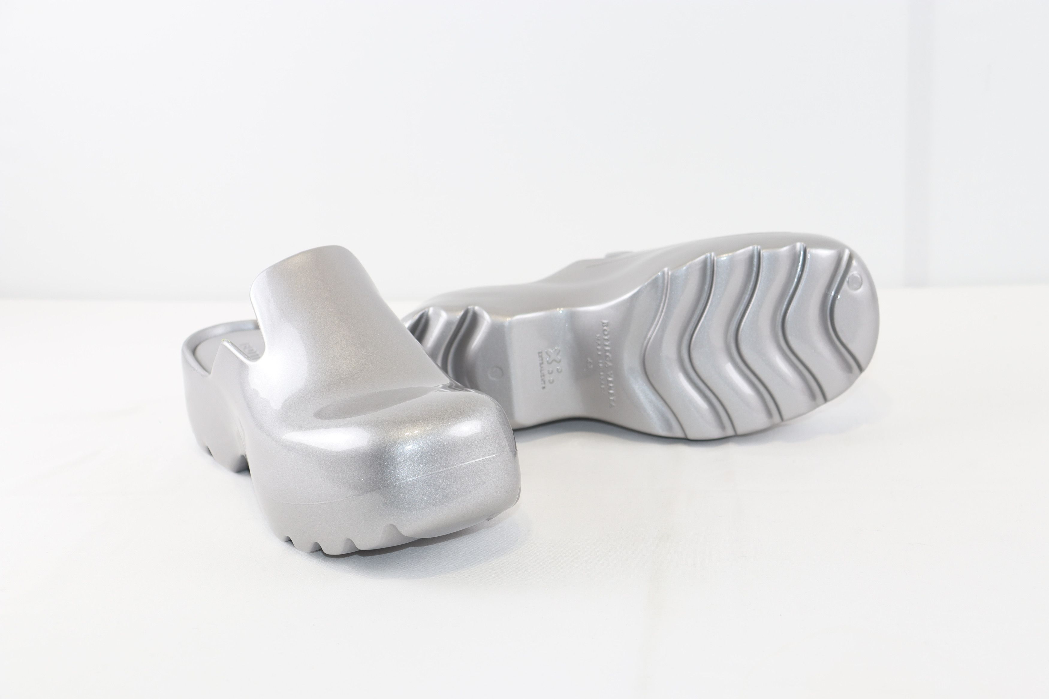 Bottega Veneta o1rshd1 / Flash Rubber Slipper / Slip On in Silver Size US 9 / EU 42 - 7 Thumbnail