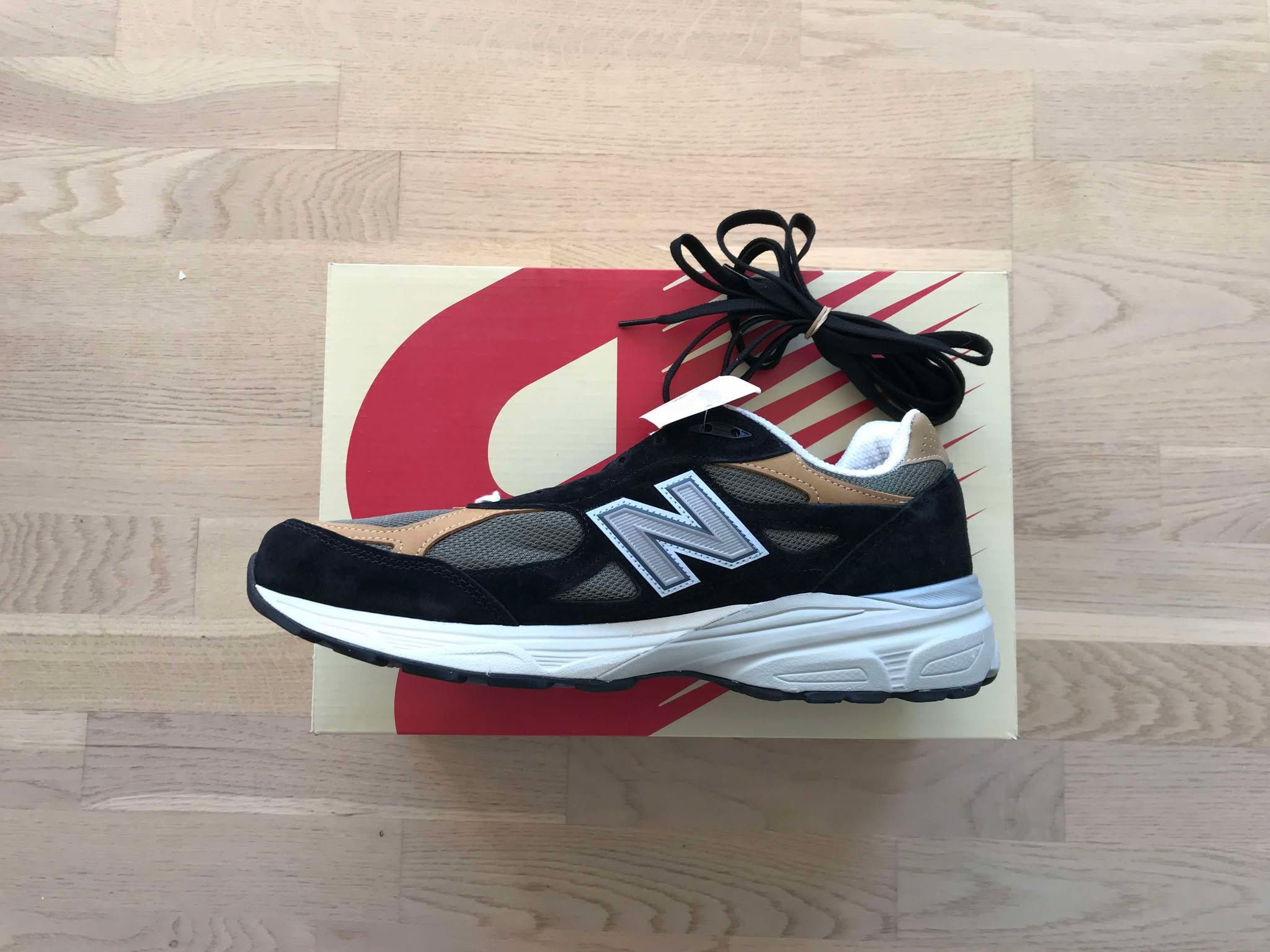 New Balance New Balance M990BB3 Size US 12 / EU 45 - 2 Thumbnail