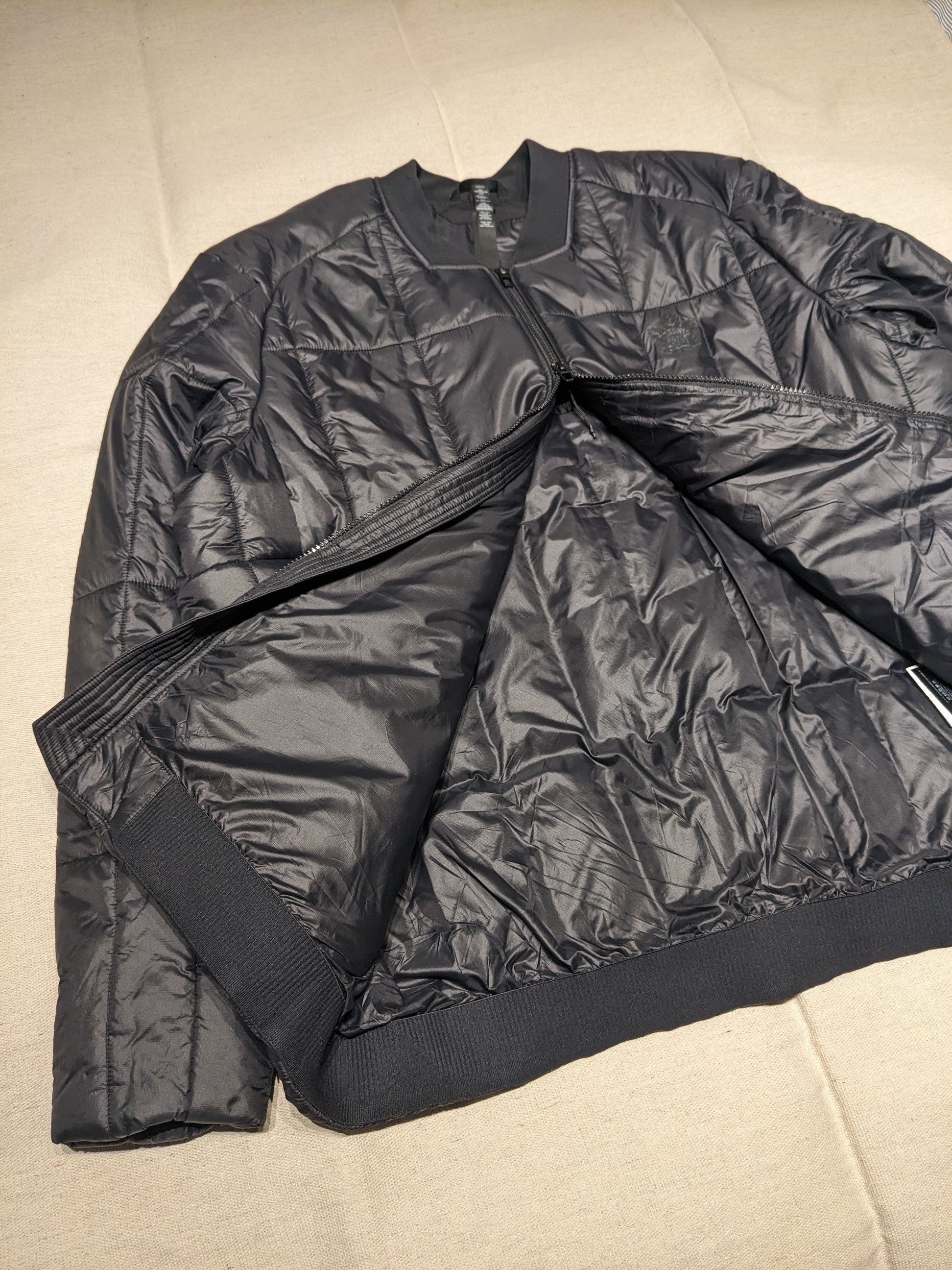 Lululemon Lululemon Maple Leafs Insulated Bomber Jacket mens XXL Size US XXL / EU 58 / 5 - 5 Thumbnail