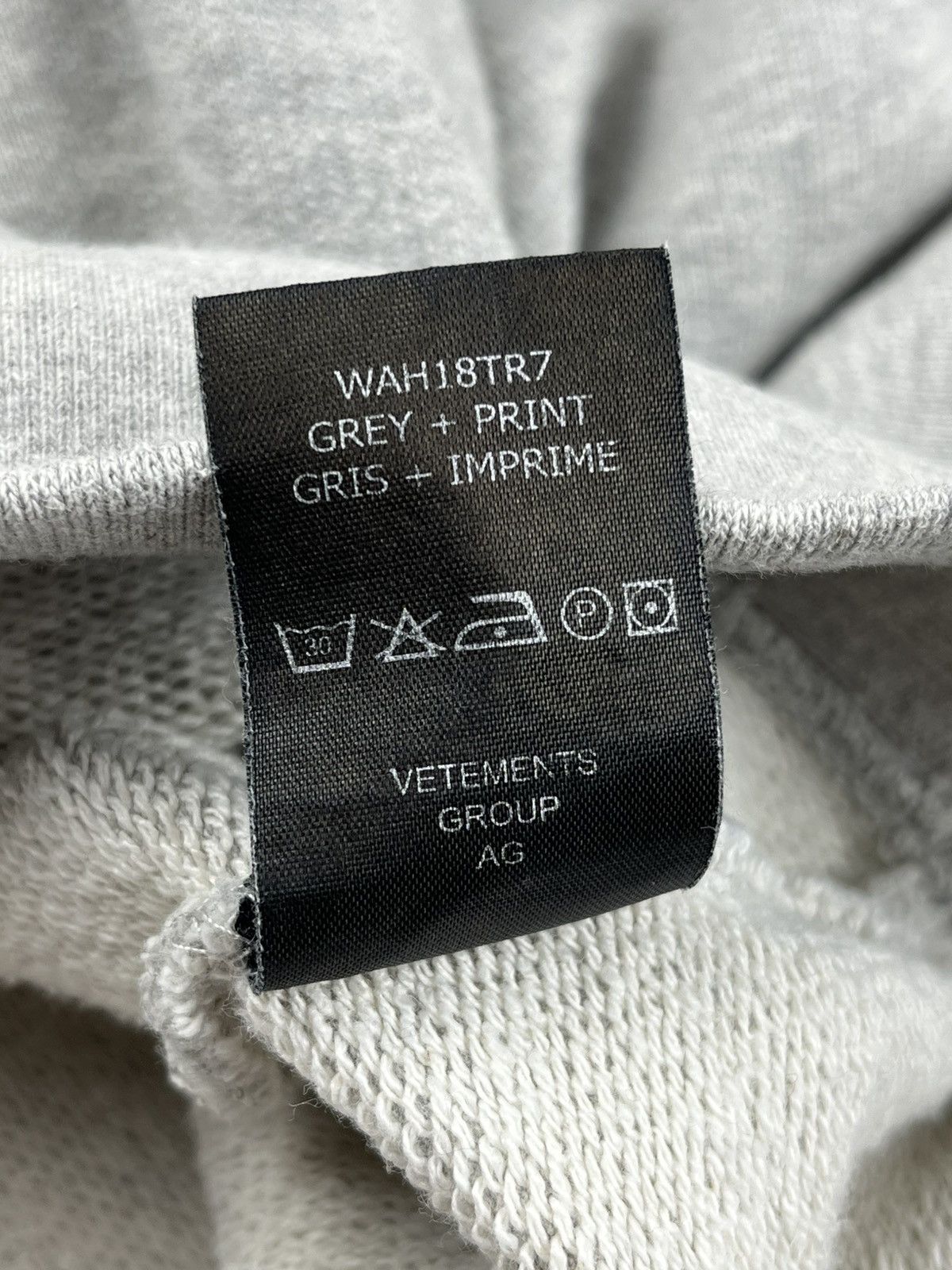Vetements AW18 Vetements Misplaced Logo Cropped Hoodie Grey Size US S / EU 44-46 / 1 - 13 Thumbnail