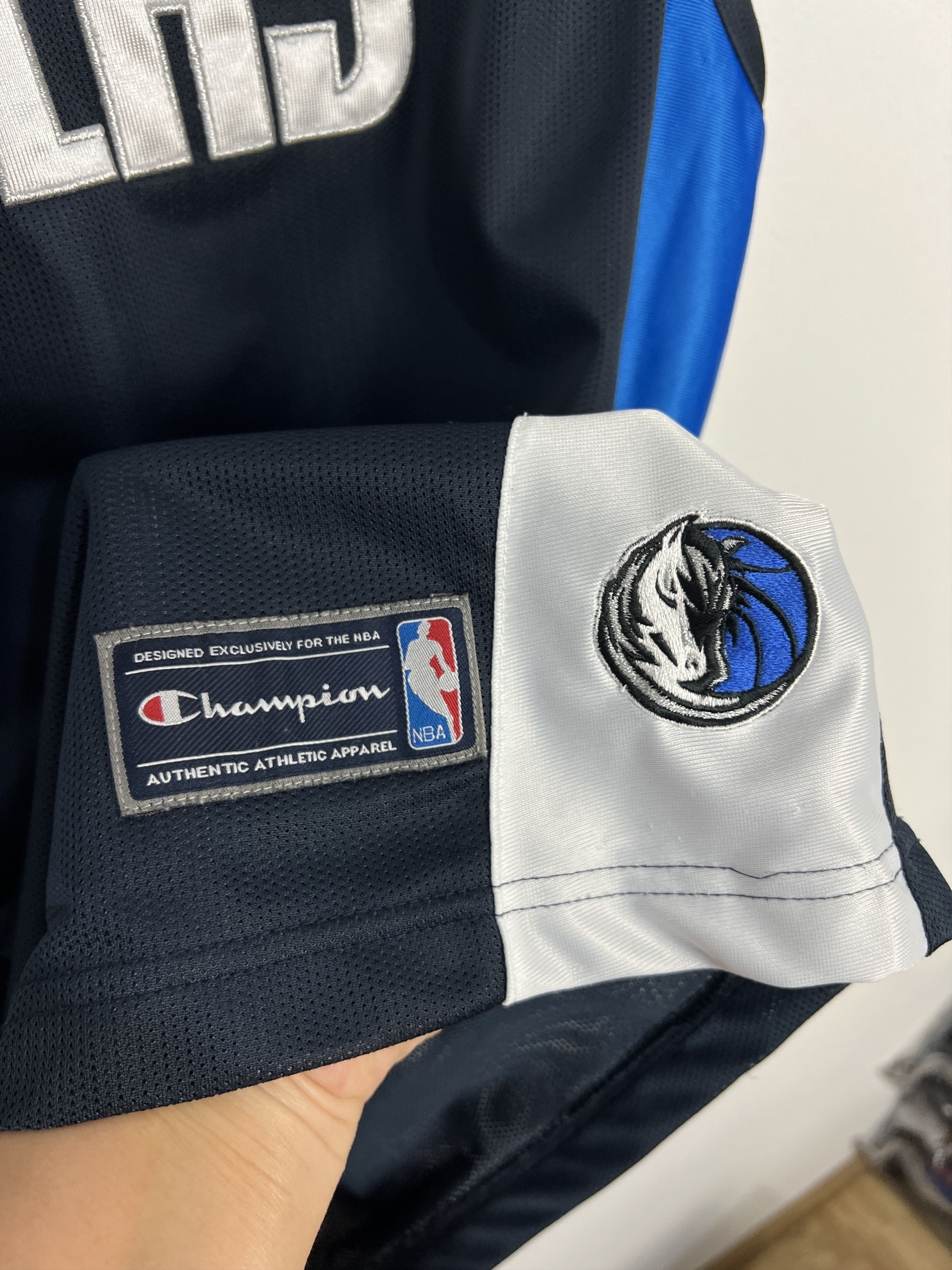 Champion Vintage Champion NBA Dallas Mavericks Pre Match Jersey Size US L / EU 52-54 / 3 - 4 Thumbnail