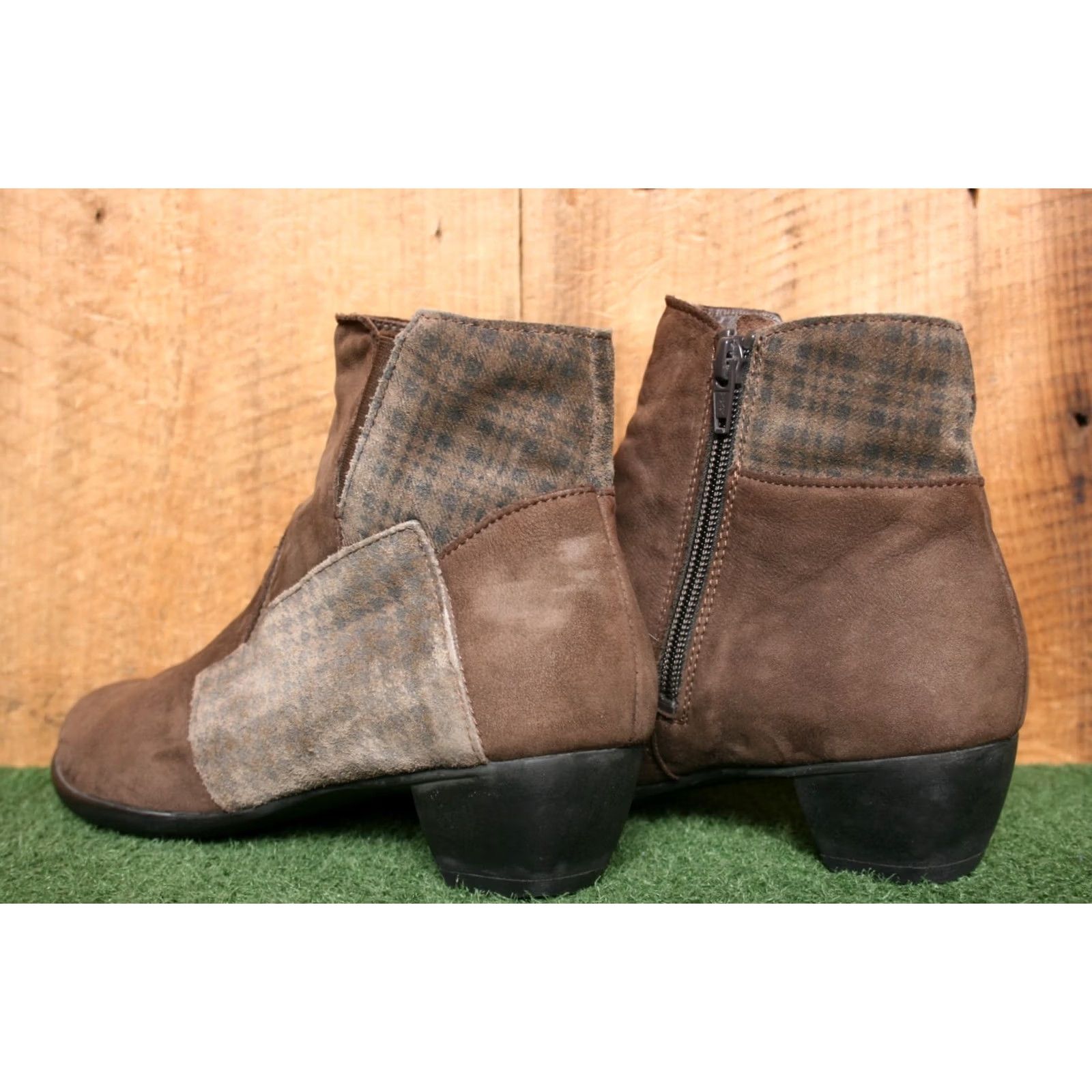 Vintage THINK! Brown Suede Patchwork Plaid Side Zip Ankle Booties Women 8.5 EUR 39 Brown Suede Patchwork Plaid Bootie Zip Ankle Think! Women Shoes Size US 9 / IT 39 - 3 Thumbnail