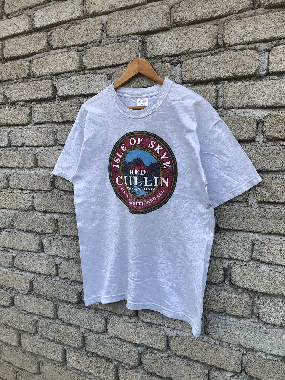 Vintage Vintage 90s The Isle Of Skye Brewery Leann An Eilein Tee Size US M / EU 48-50 / 2 - 3 Thumbnail