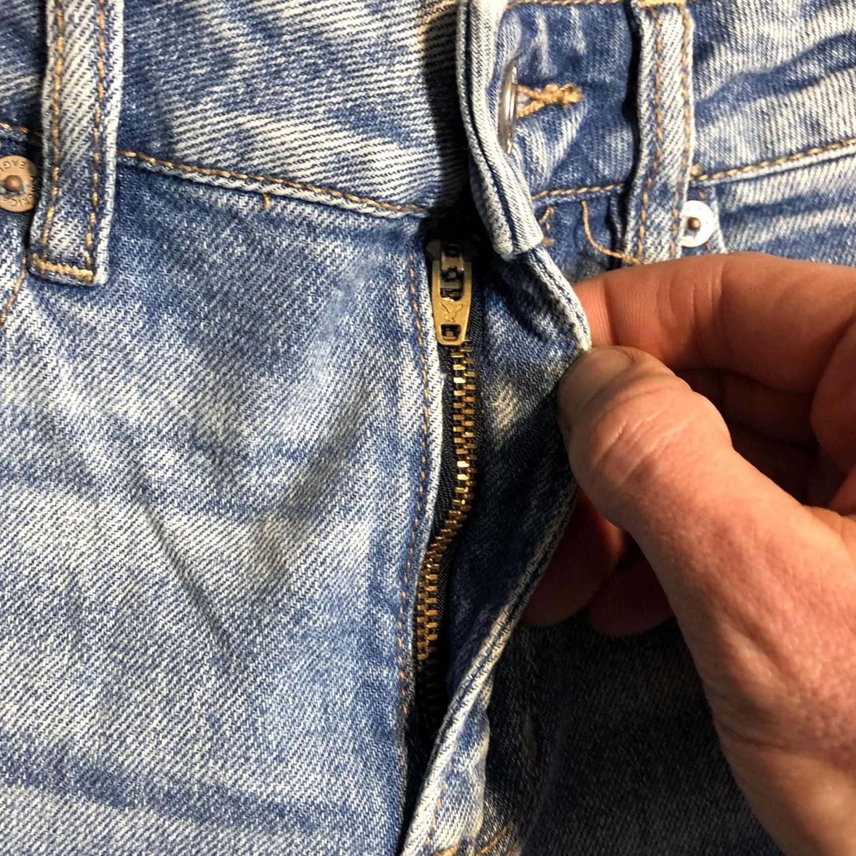American Eagle Outfitters American Eagle Outfitters Jeans Womens Mom 4 Regular Blue Distressed Light Wash 29in Inseam 5-Pocket Denim Cotton Blend Relaxed 90s Modern Womens Size 27" / US 4 / IT 40 - 5 Thumbnail