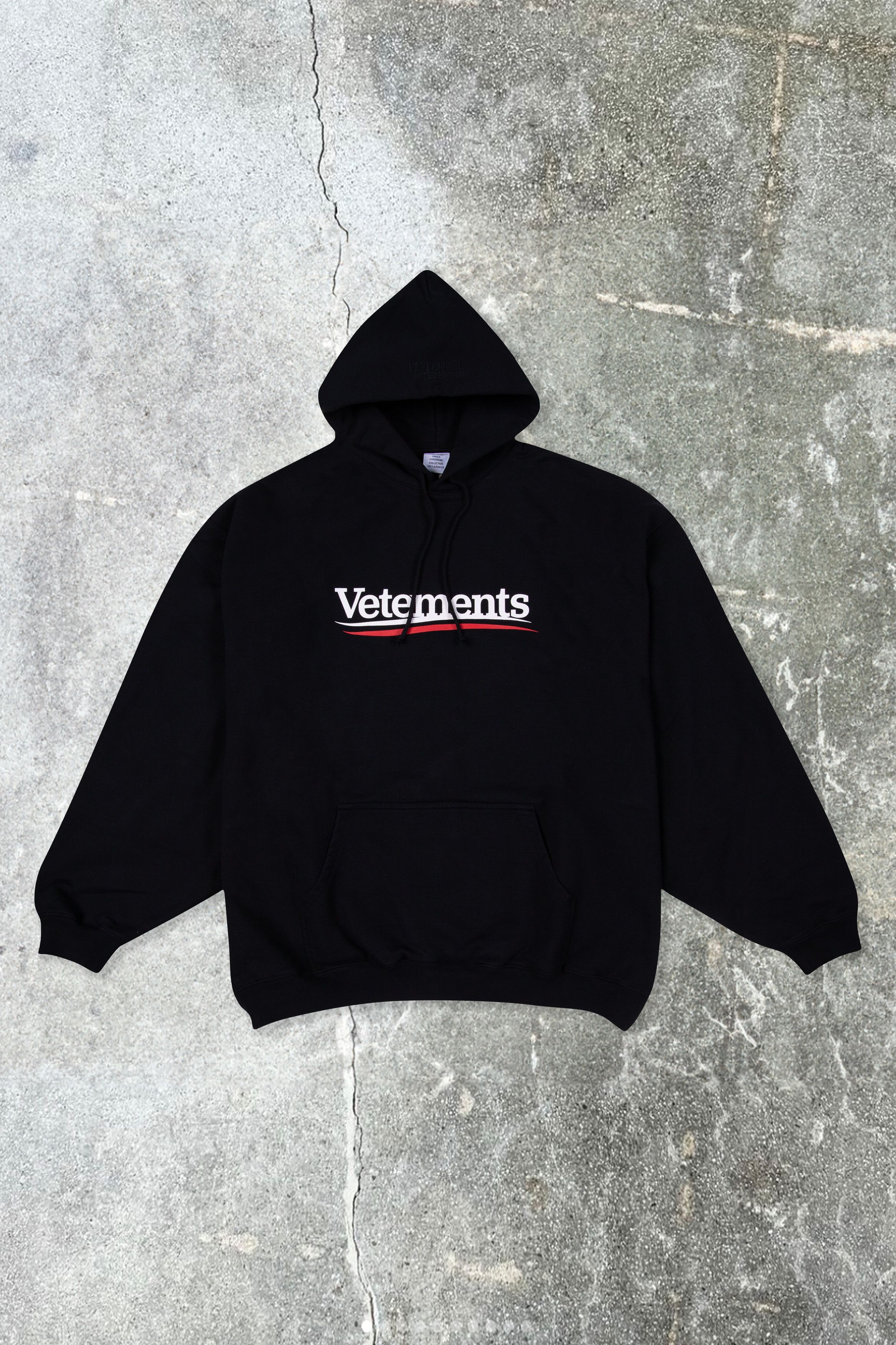 VETEMENTS LOGO LABEL HOODIE Mサイズ VETEMENTS Logo Label Hoodie sweater - black | Garmentory