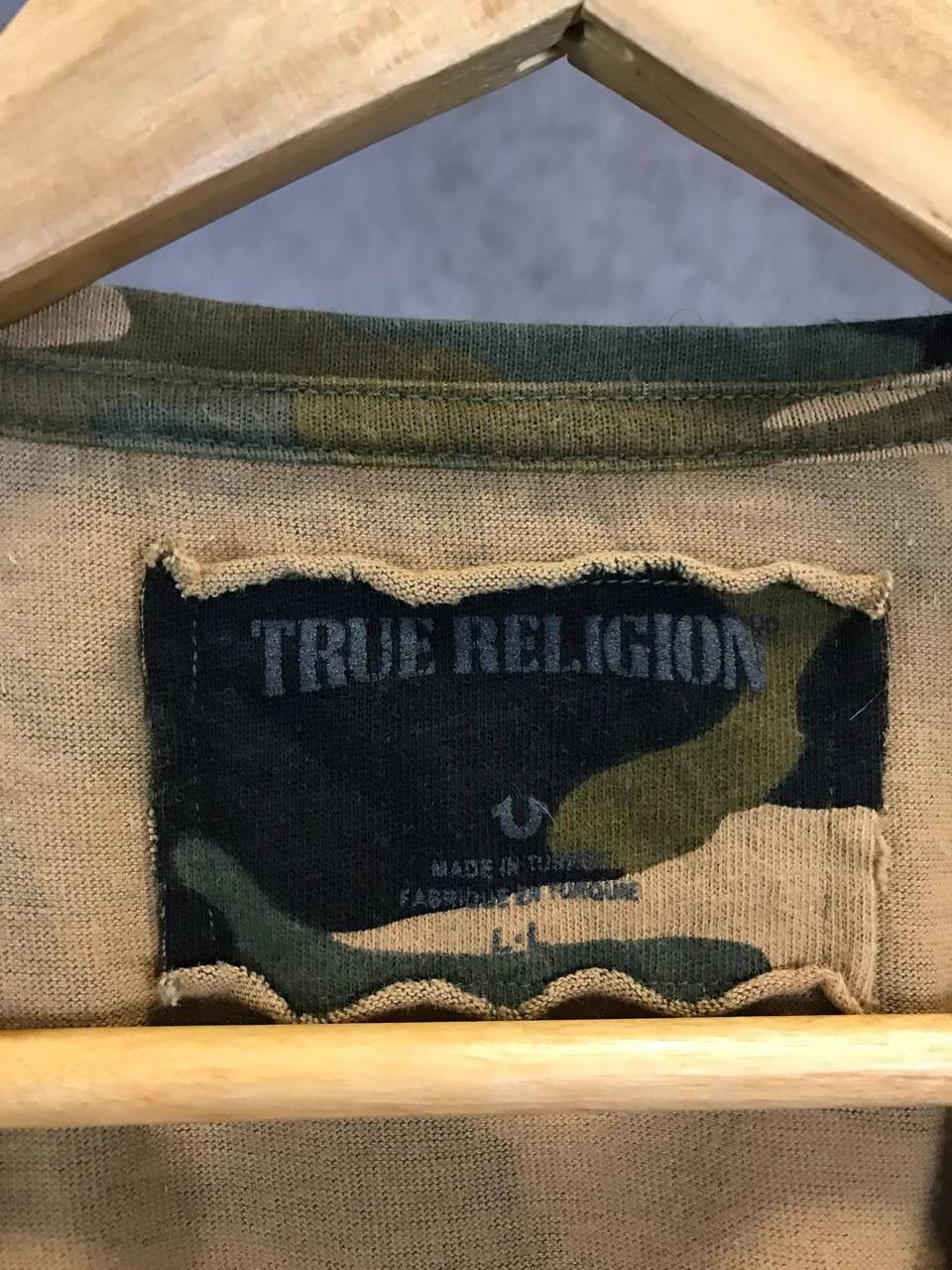 True Religion True Religion Japanese v neck camo tee Size US L / EU 52-54 / 3 - 4 Thumbnail