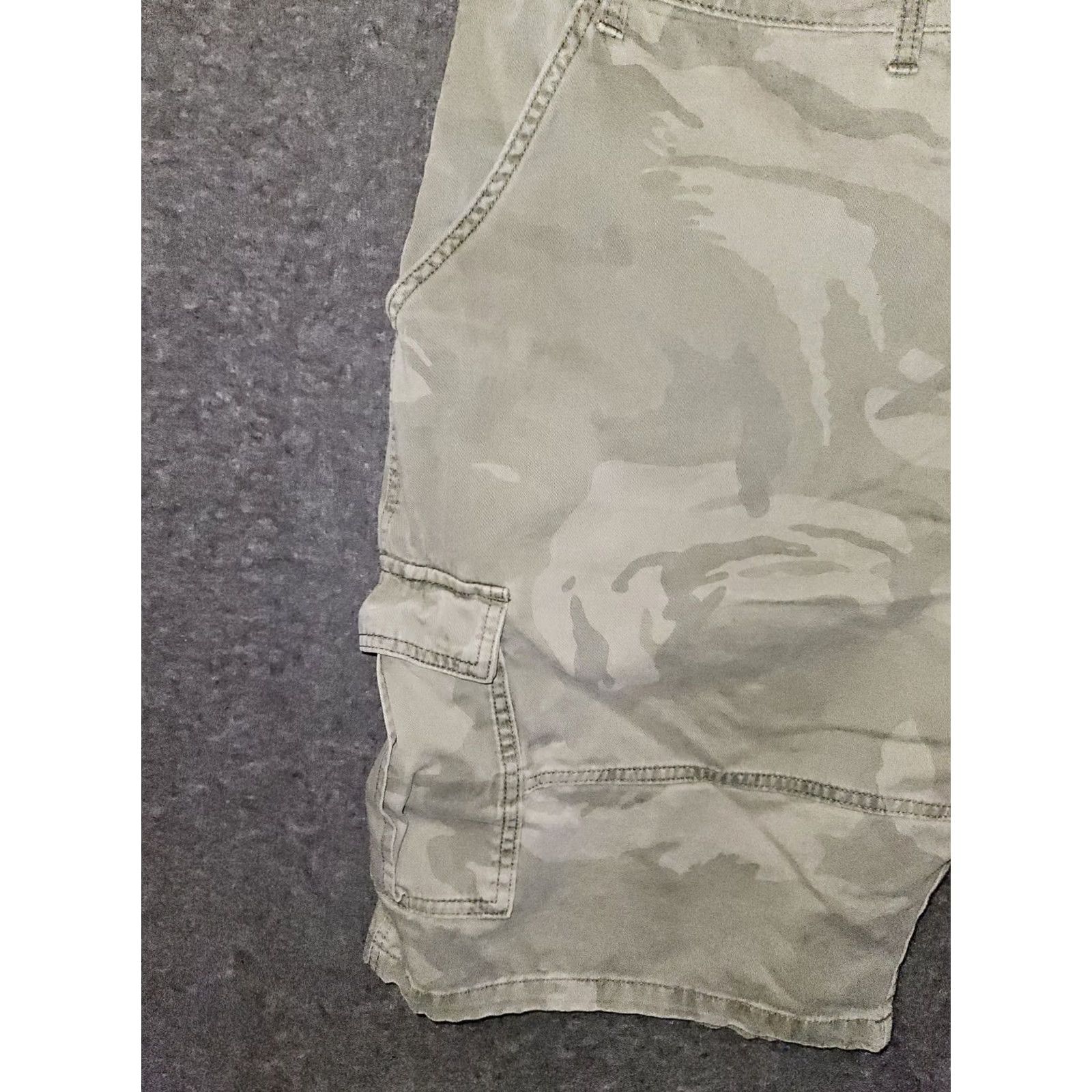 Wrangler VINTAGE Wrangler Camo Cargo Shorts 44 Green High Rise Men Cargo Pocket Regular Inseam 9 in Mens Size US 44 / EU 60 - 6 Thumbnail