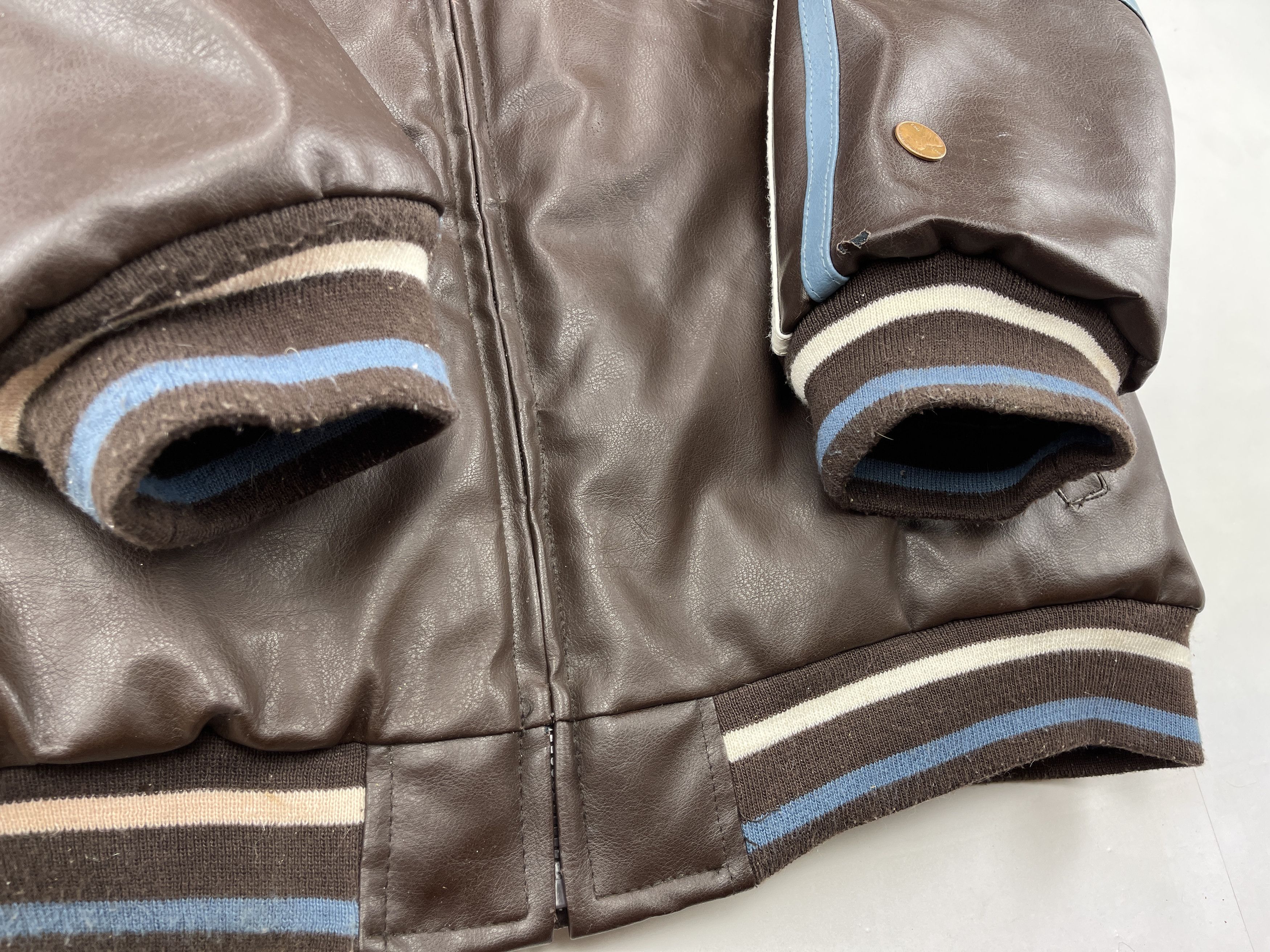 Avirex AVIREX faux leather jacket, vintage, 90s hip hop 1990s M Size US M / EU 48-50 / 2 - 19 Thumbnail