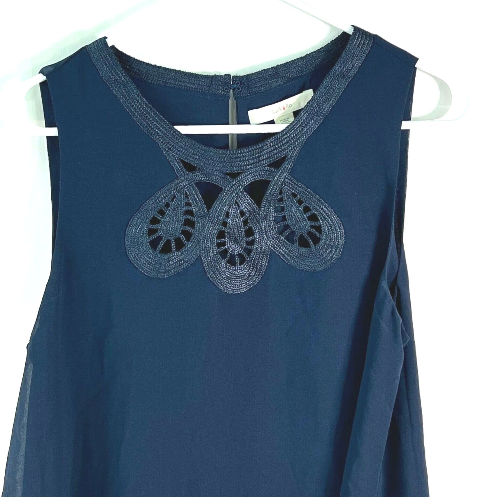 Vintage Lark & Ro Womens Blouse Tunic Sleeveless Navy Blue Embroidered Neck Layered Hem Size Medium Size M / US 6-8 / IT 42-44 - 3 Thumbnail