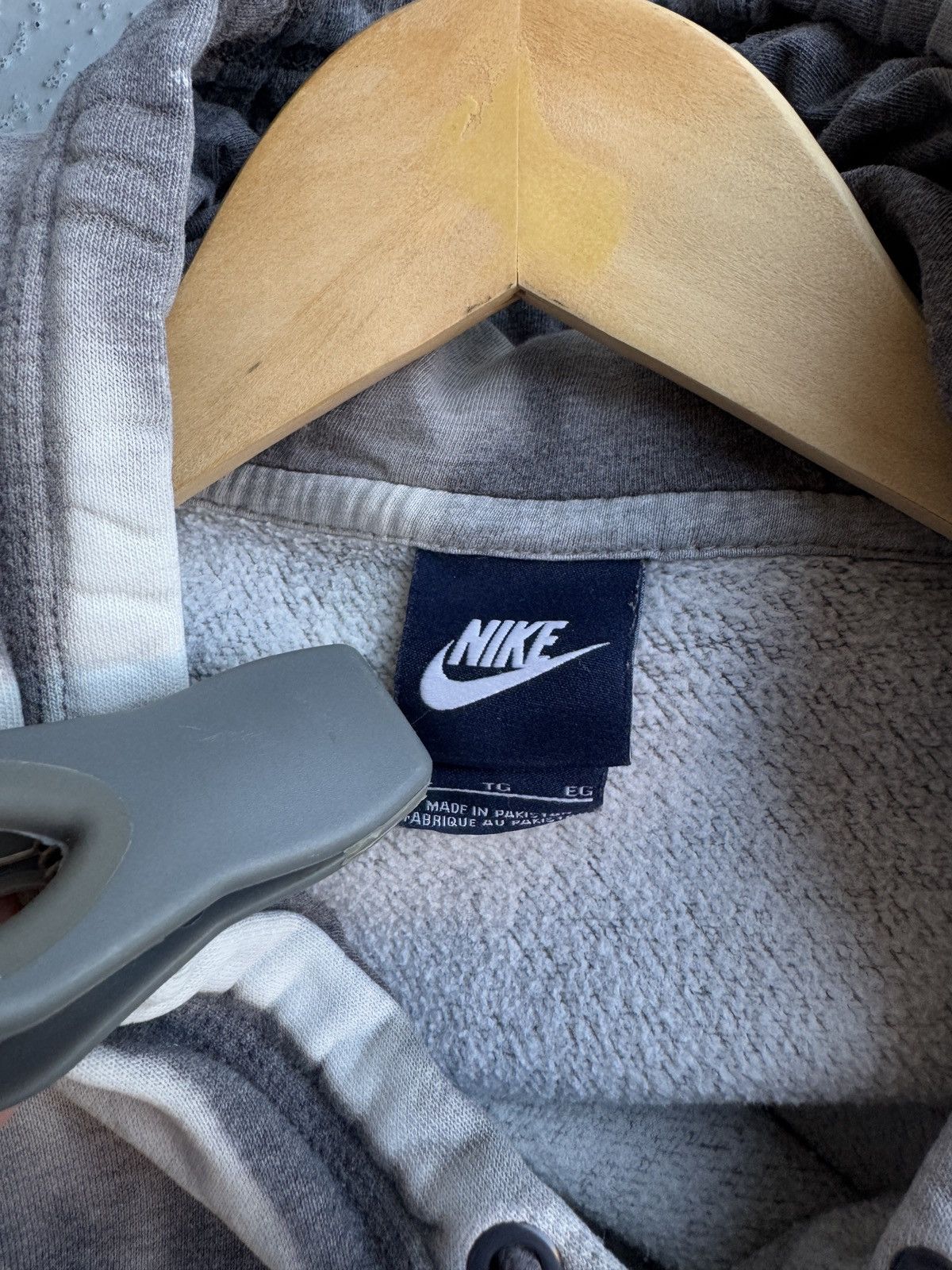 Vintage Thrashed Sun Faded Nike Hoodie Distressed Band Erd grunge Size US XL / EU 56 / 4 - 7 Thumbnail