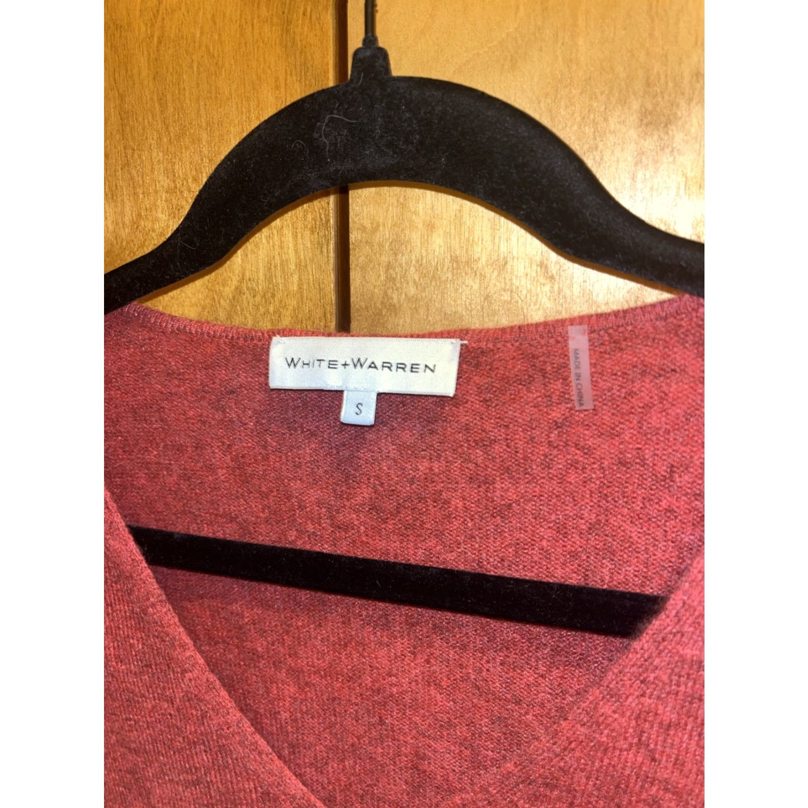 White + Warren White + Warren Red 100% Cashmere V Neck Sweater Women’s Size Small Side Slits Size S / US 4 / IT 40 - 2 Thumbnail