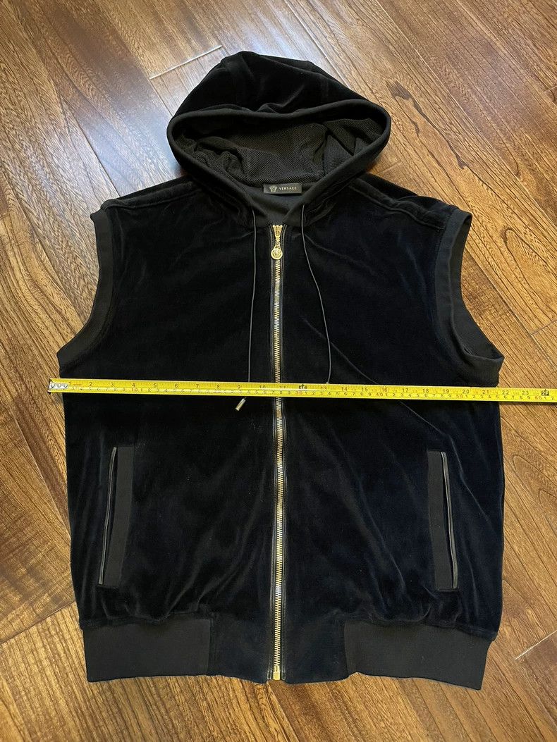 Versace Versace Black velvet sleeveless jacket Size US L / EU 52-54 / 3 - 3 Thumbnail