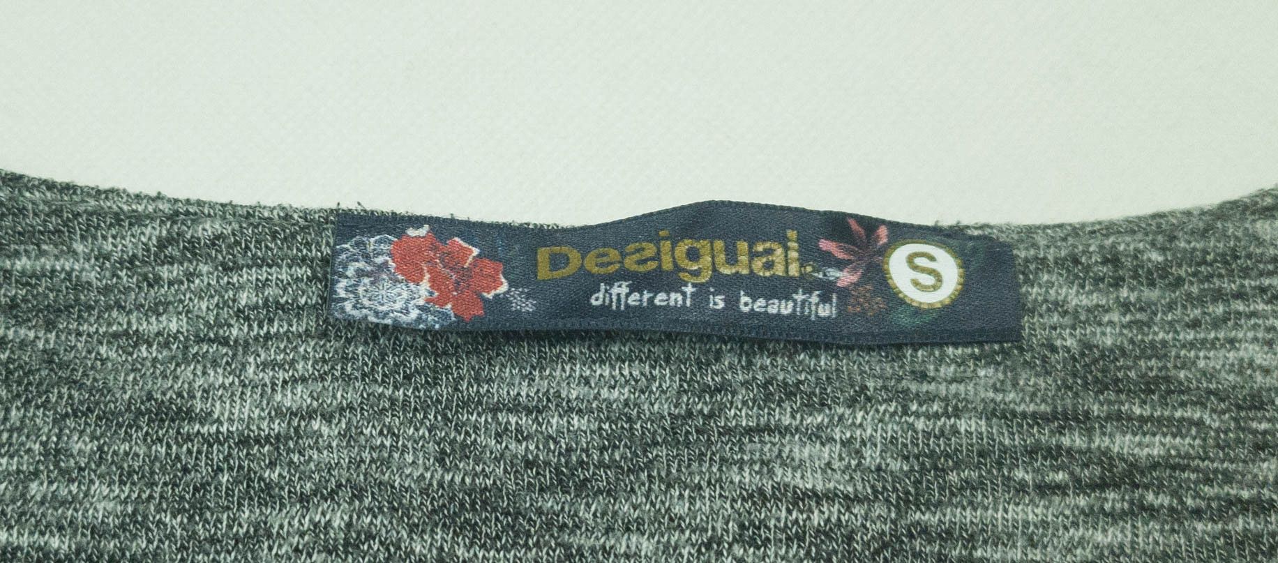 Desigual WOMENS DESIGUAL TOP SIZE S PLUS Size S / US 4 / IT 40 - 5 Thumbnail