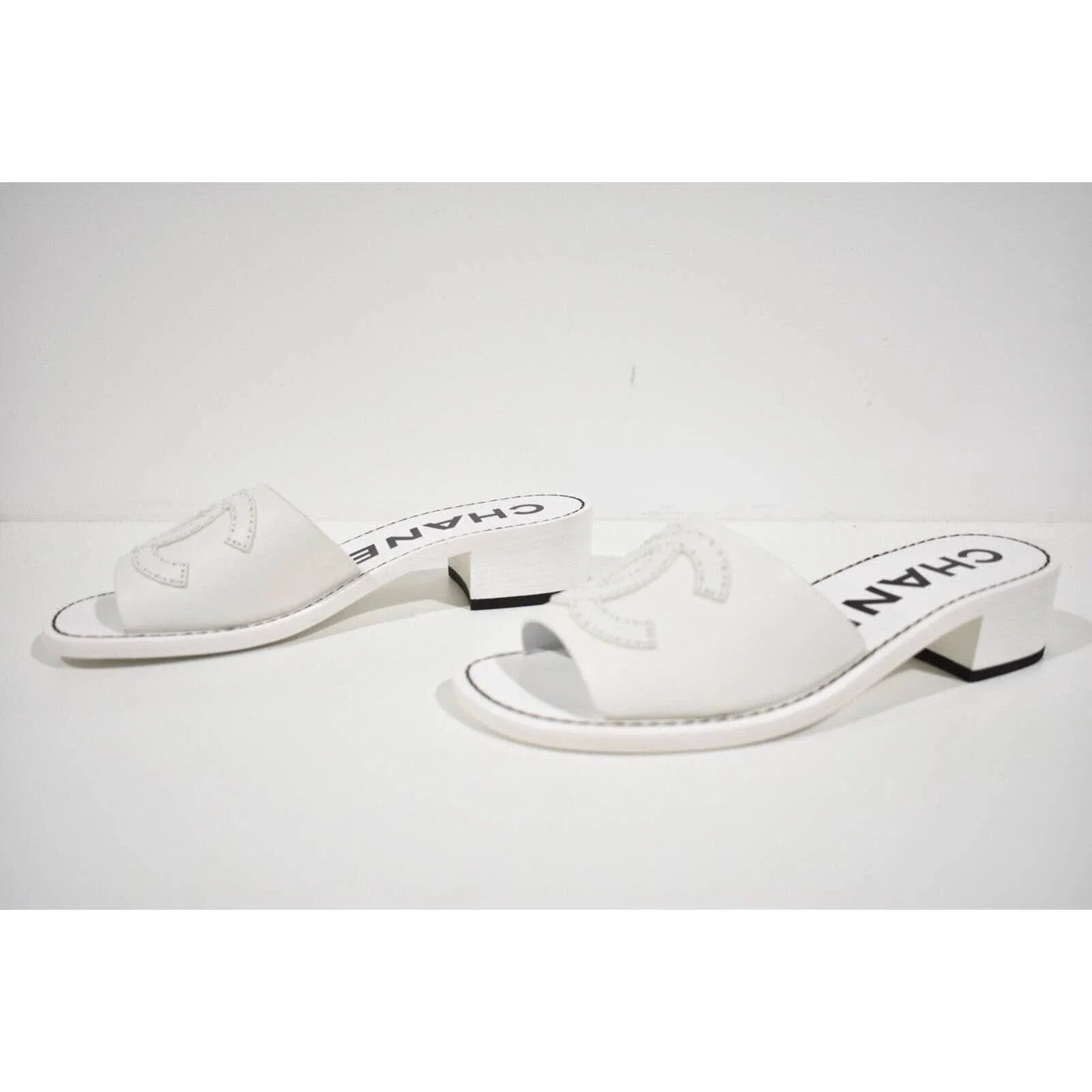 Chanel Chanel 22S White Calfskin Leather CC Logo Mules Slide Size US 10 / IT 40 - 10 Thumbnail