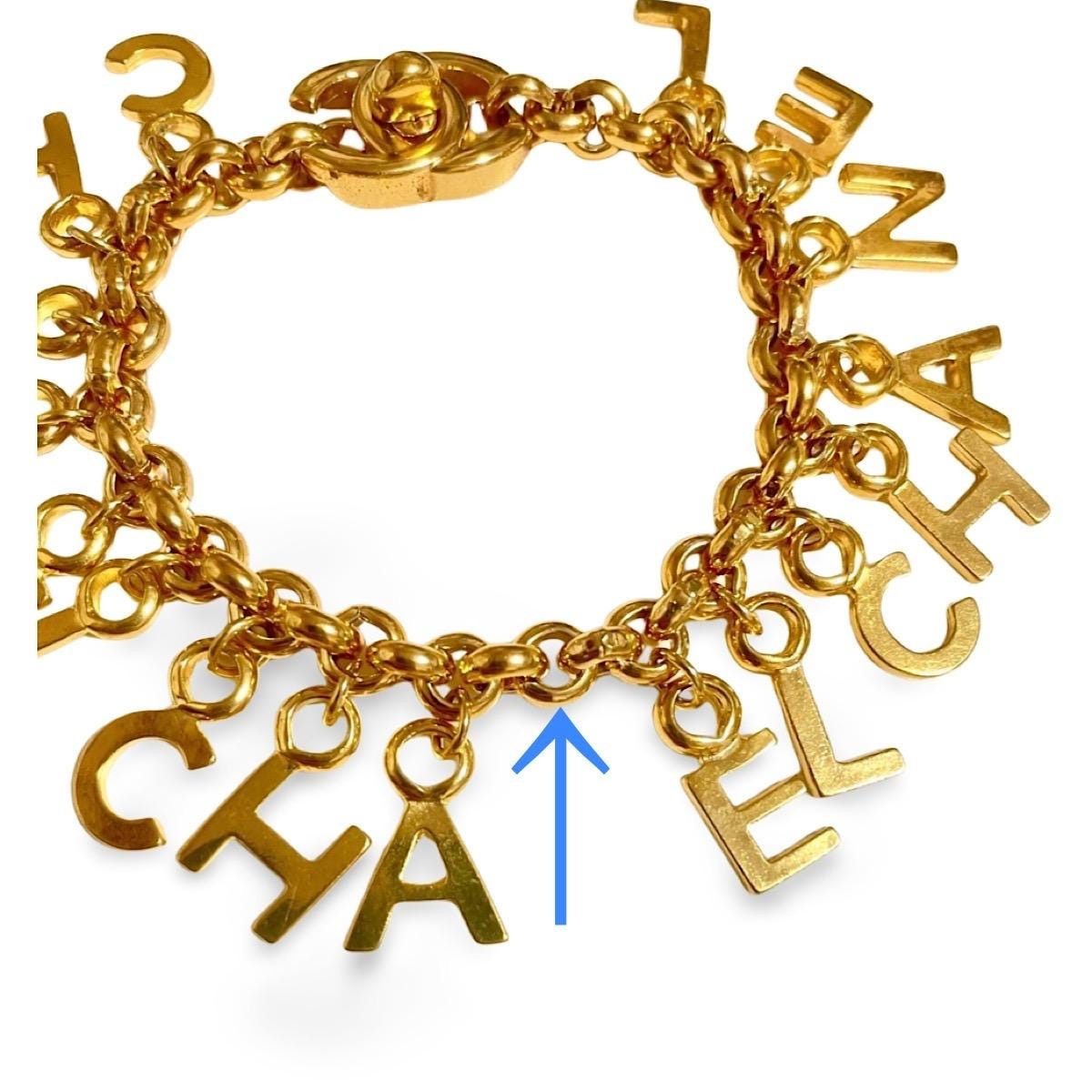 Chanel Vintage Chane CHANEL letter dangle bracelet, turn lock CC Size ONE SIZE - 3 Thumbnail