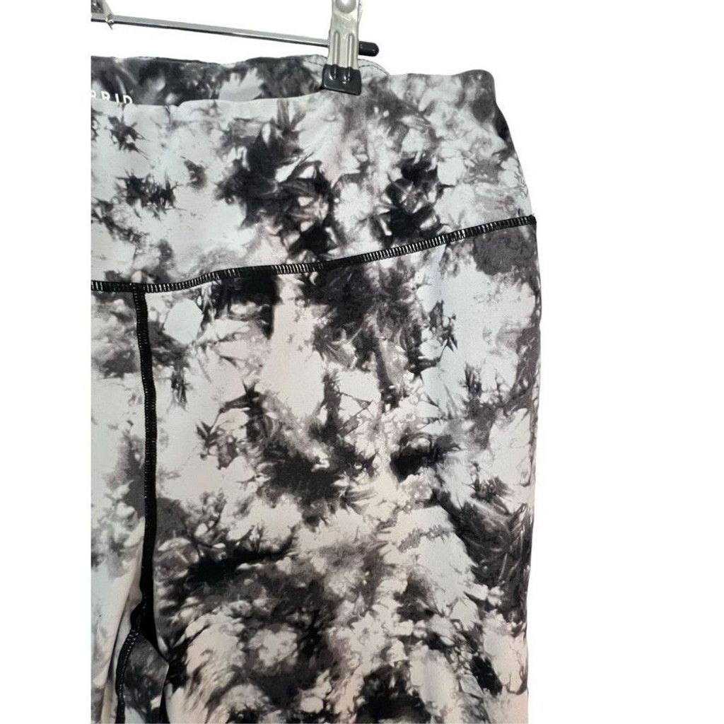 Torrid Torrid Black And Grey Marbled Leggings With Zipper Pocket Size 25" / US 0 / IT 36 - 2 Thumbnail