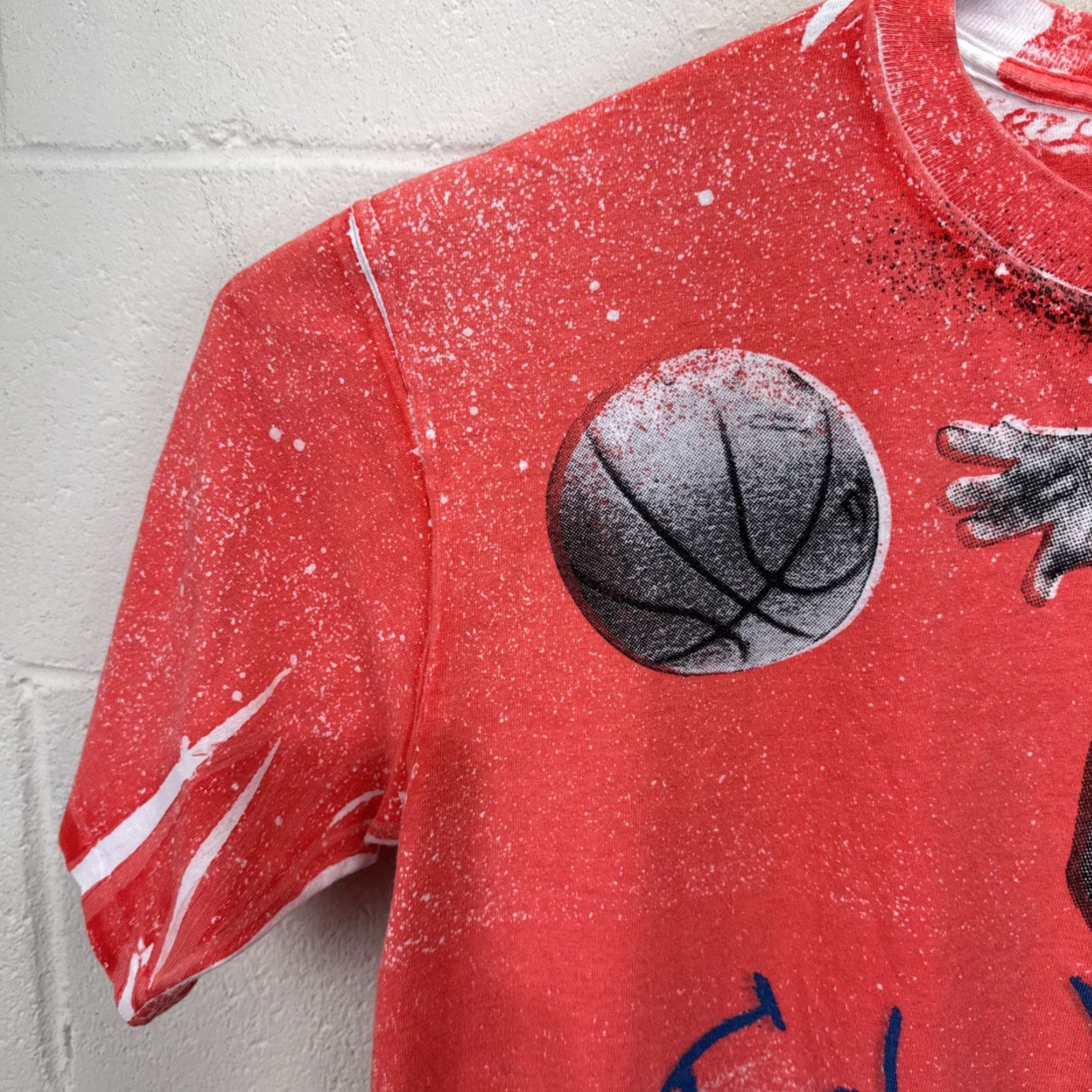 Jordan Brand VINTAGE 90s Magic Johnson Michael Jordan Chicago Bulls T-Shirt Large Red All Over Print Unisex Adults Size US L / EU 52-54 / 3 - 6 Thumbnail
