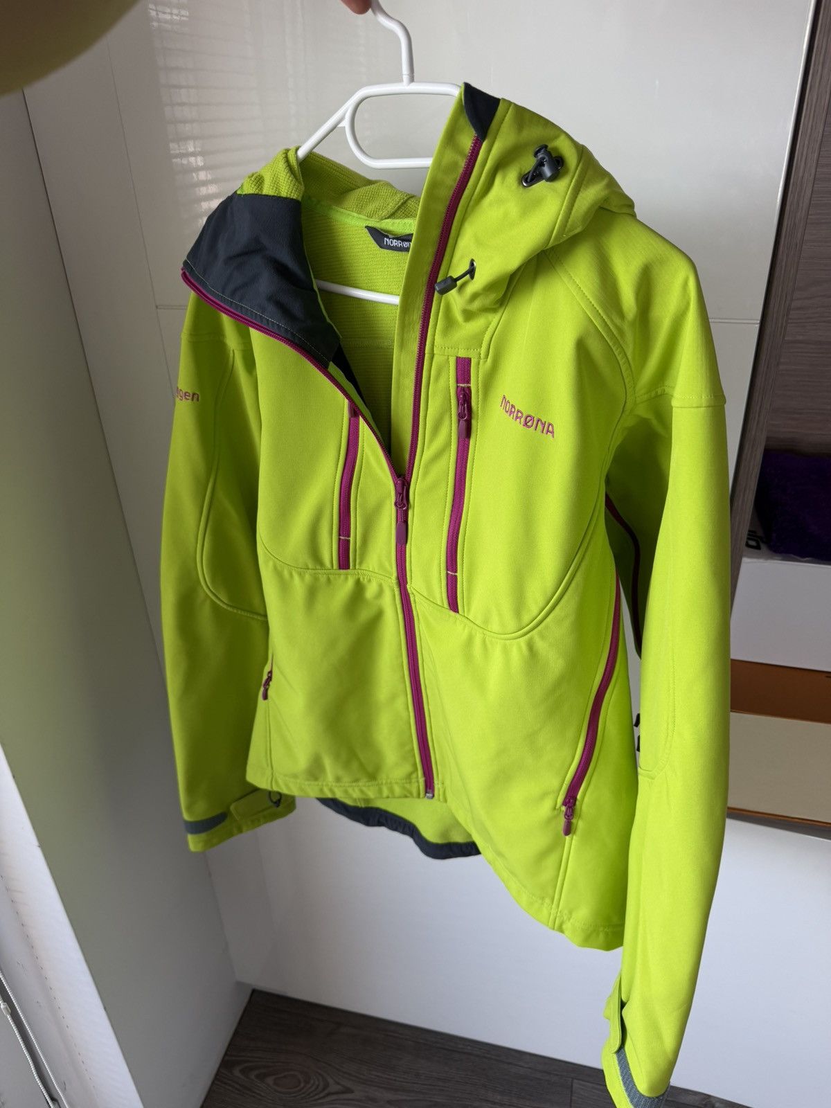 Norrona Norrona Trollveggen Flex3 Birch Tree Green Woman’s Jacket Size L / US 10 / IT 46 - 15 Thumbnail