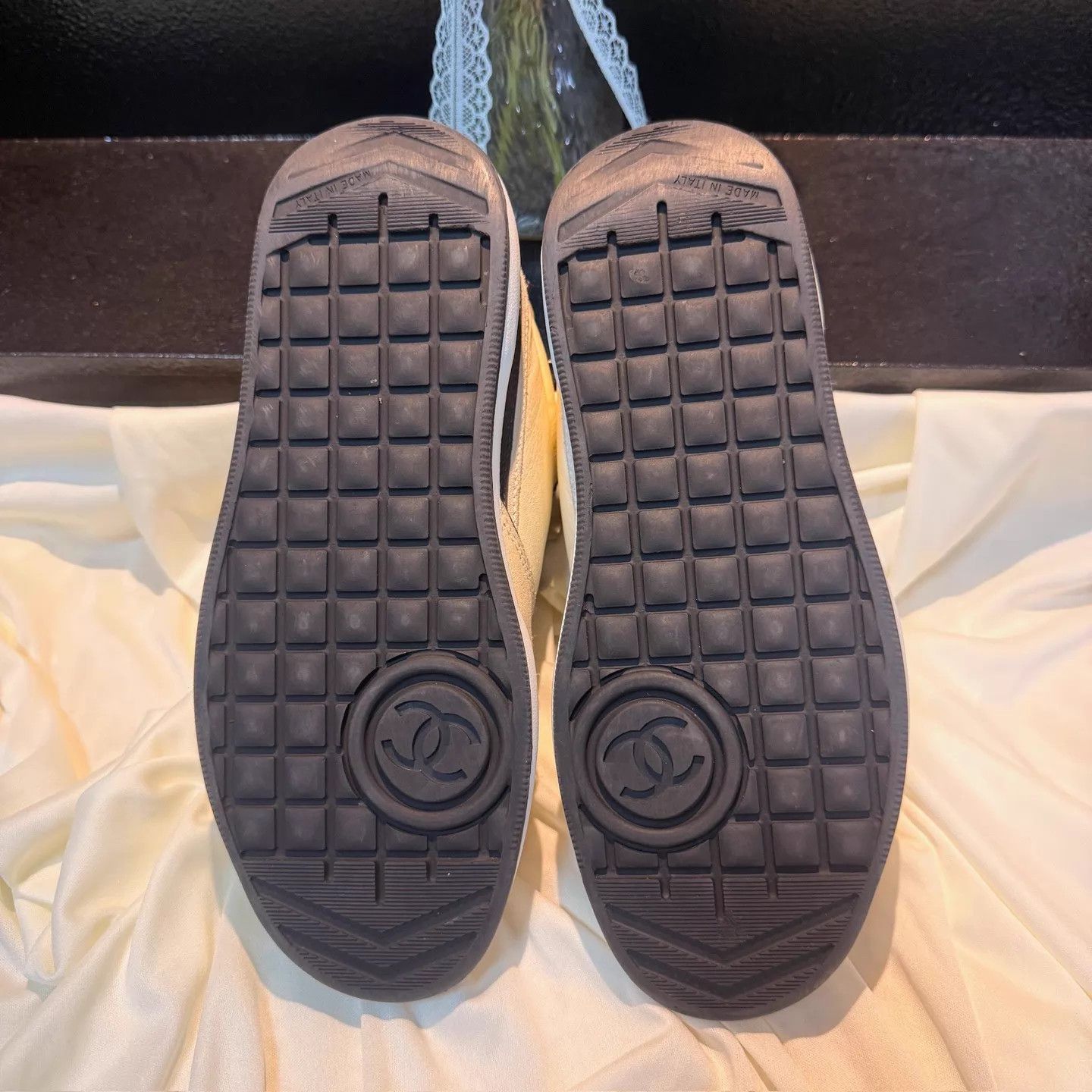 Chanel CHANEL Black & White CC Gold Sneaker 95 New 37.5 Size US 7 / IT 37 - 6 Thumbnail