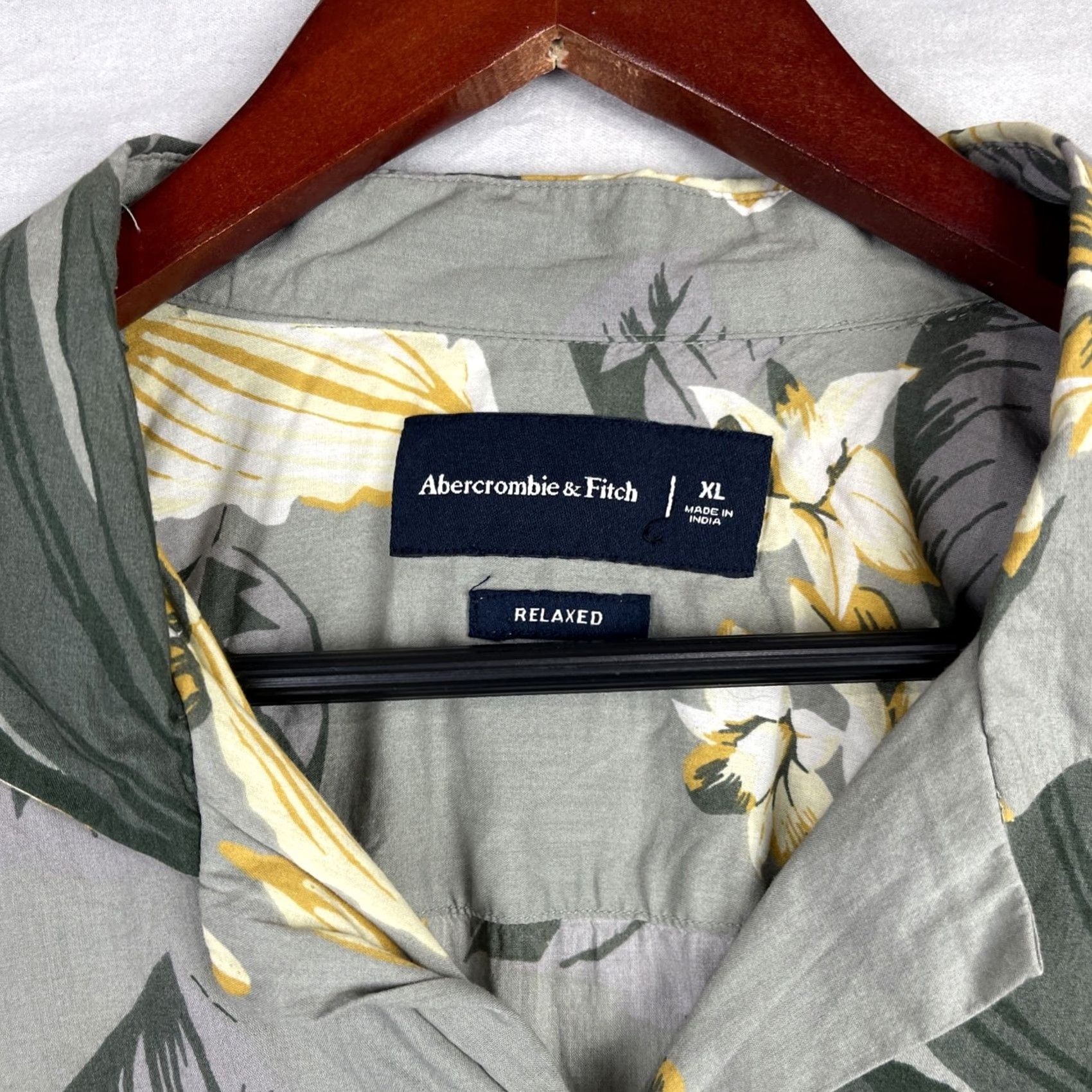 Abercrombie & Fitch Abercrombie & Fitch Shirt Mens XL Gray Button Up Floral Hawaiian Tropical Relaxed Fit Size US XL / EU 56 / 4 - 4 Thumbnail