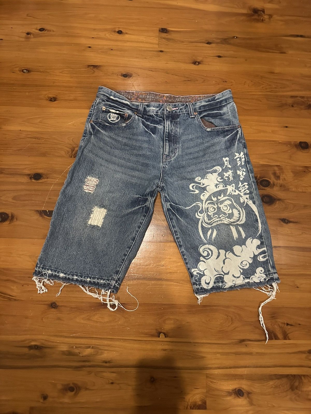 Japanese Brand Vintage Japanese Dragon Embroidered Denim Shorts Size US 38 / EU 54 - 1 Thumbnail