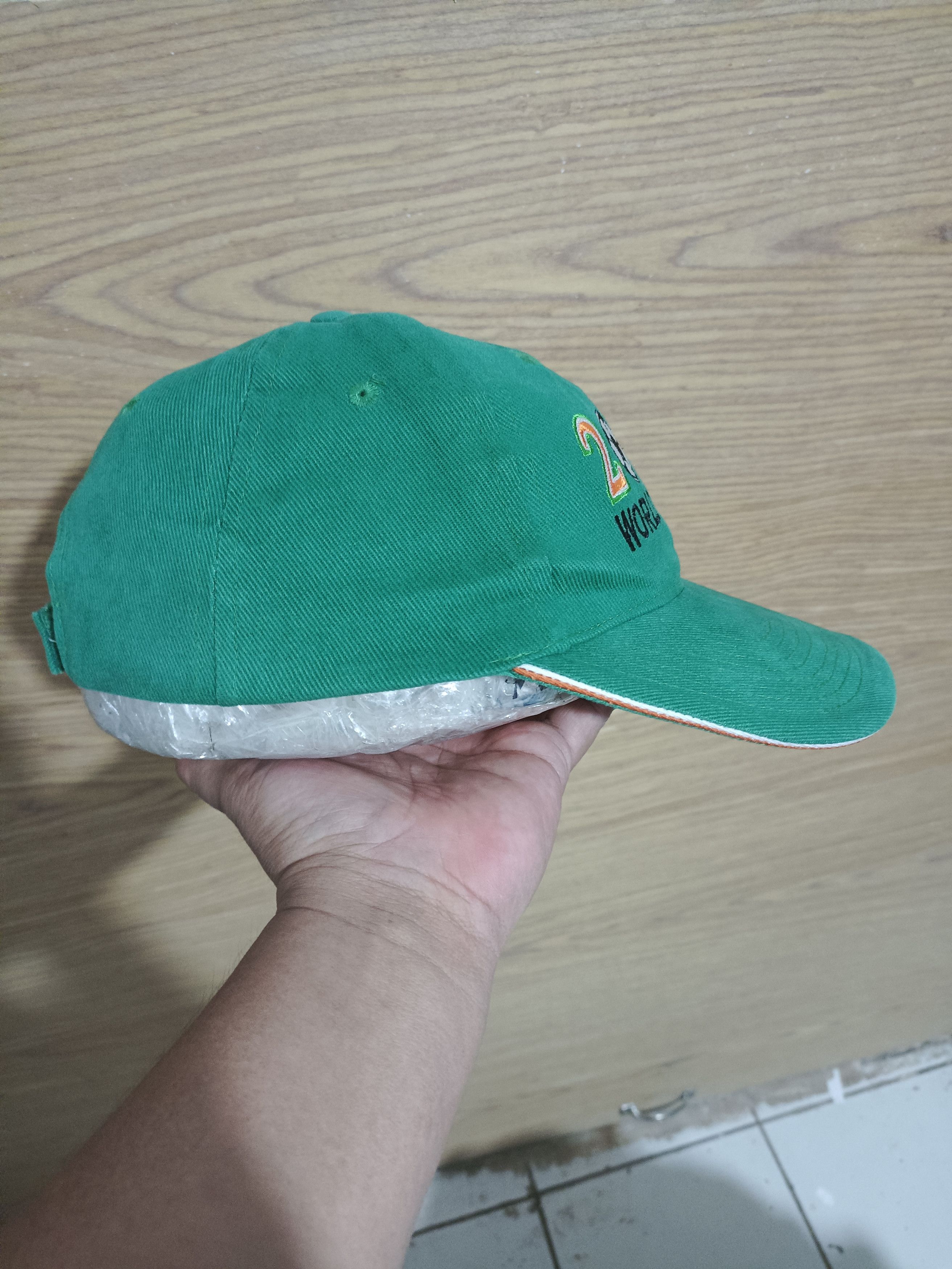 Vintage Vintage World Cup 2002 Ireland Team Size ONE SIZE - 6 Thumbnail