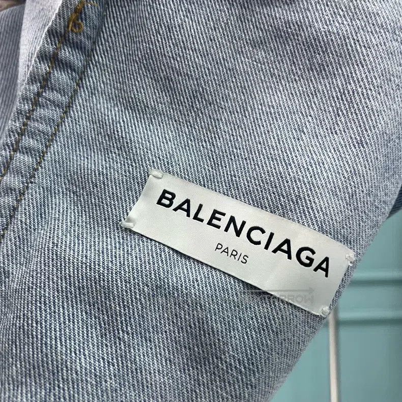 Balenciaga Balenciaga Back Logo Washed Blue Destroyed Neckline Denim Size XS / US 0-2 / IT 36-38 - 5 Thumbnail