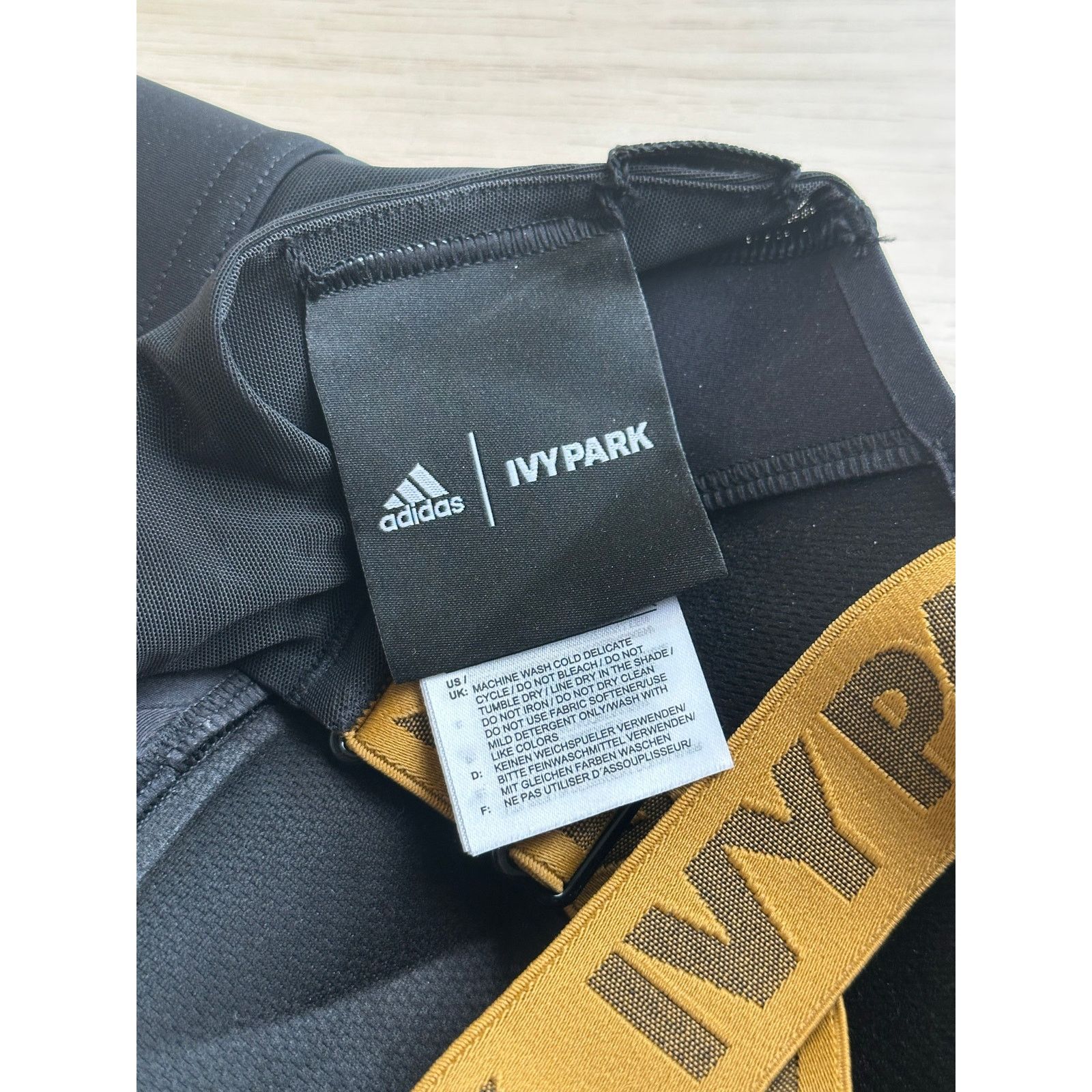 Ivy Park Adidas x Ivy Park Black and Gold Sports Bra - Size S - Mint Size S / US 4 / IT 40 - 5 Thumbnail