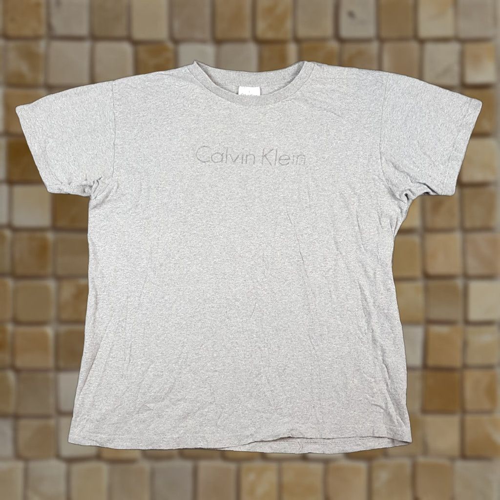 Calvin Klein VINTAGE Calvin Klein T-Shirt Mens 90s Logo Spell Out Gray Size L Crew Neck Short Sleeve USA Made Gym Workout Size US L / EU 52-54 / 3 - 1 Thumbnail