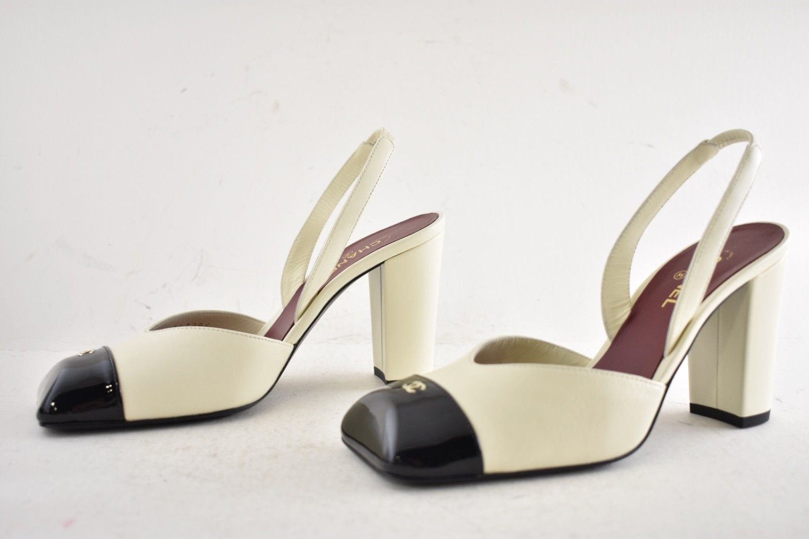 Chanel 26S Blazy Ivory Black Square Slingback Block Heel Pump 40 Size US 10 / IT 40 - 19 Thumbnail
