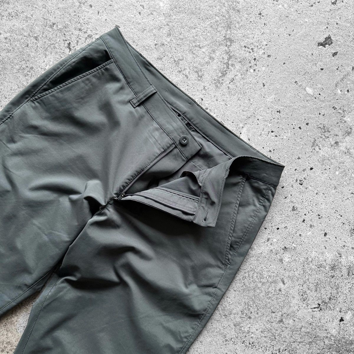 Under Armour Under Armour Mens Gray Performance Pants Logo Zipper Closure Size US 34 / EU 50 - 6 Thumbnail
