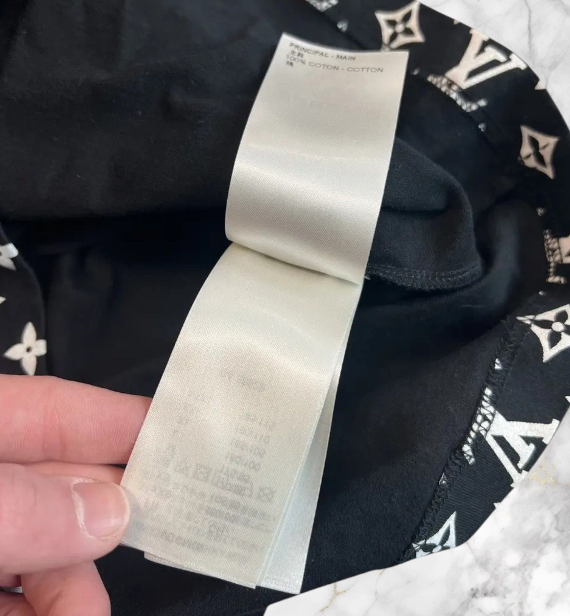 Louis Vuitton Louis Vuitton LV Gradient Monogram Crewneck T-shirt Size US L / EU 52-54 / 3 - 7 Thumbnail