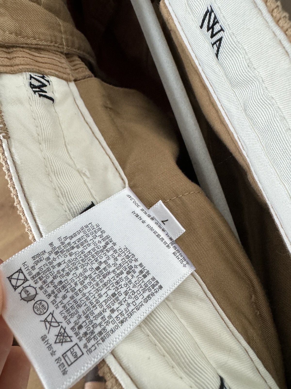 Japanese Brand J.W Anderson x Uniqlo velvet pants Size US 36 / EU 52 - 6 Thumbnail