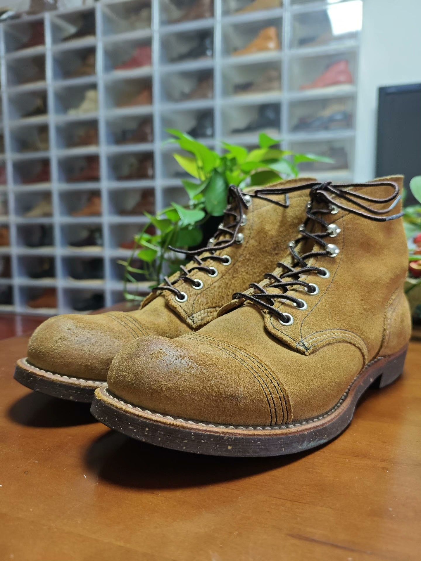 Red Wing Red Wing 8113 Men's Work Boots Size US 8 / EU 41 - 1 Thumbnail