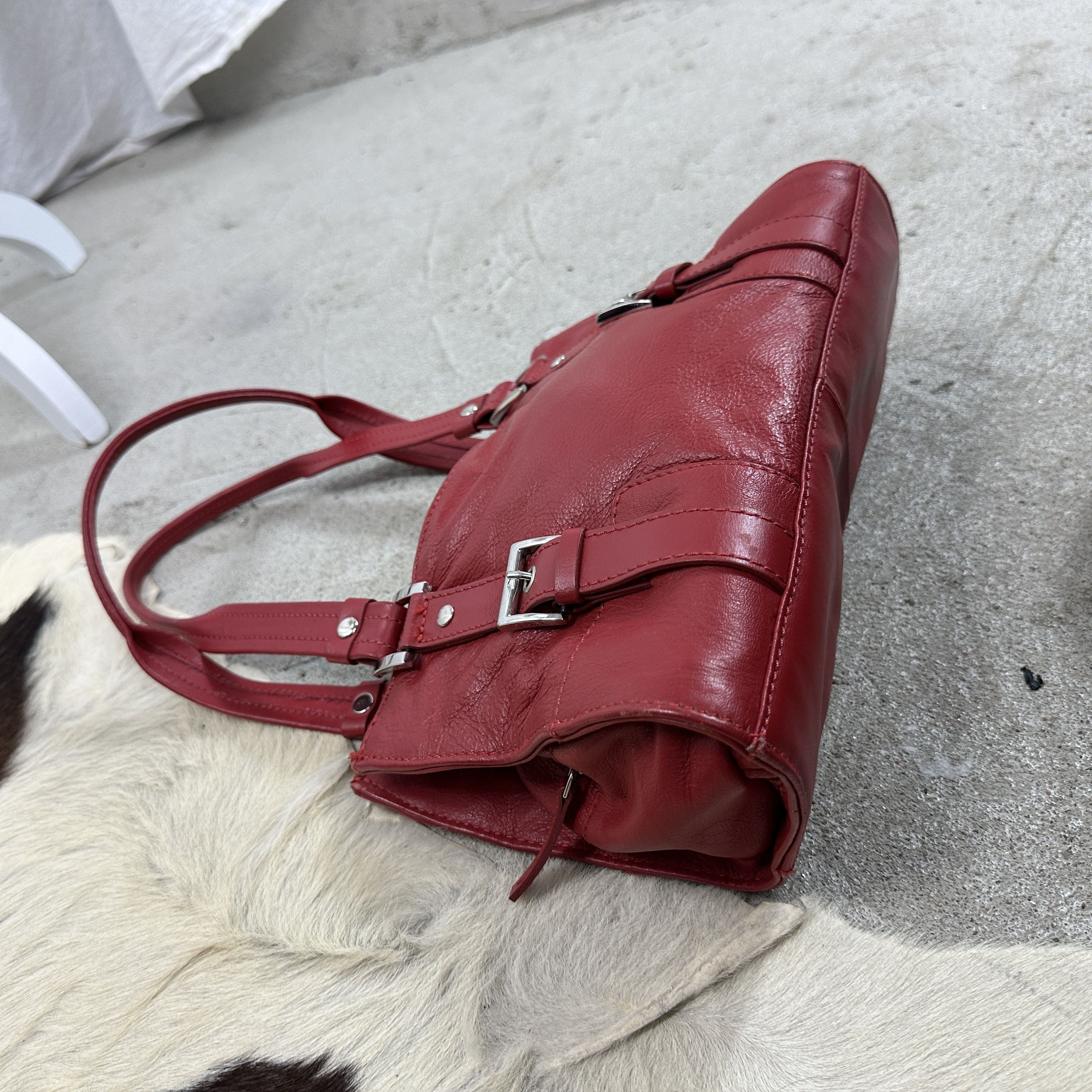 Vintage Vintage Avant Garde Faux Leather Cherry Red Shoulder Bag Size ONE SIZE - 3 Thumbnail