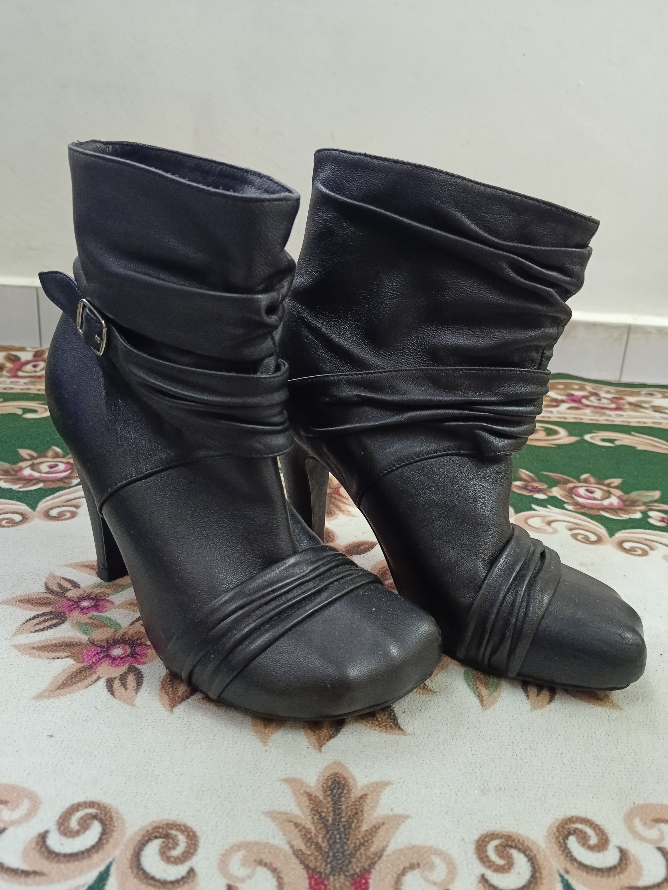 Yohji Yamamoto Yohji Yamamoto Limi Feu Black Ruched Ankle Boots Size US 7 / IT 37 - 3 Thumbnail