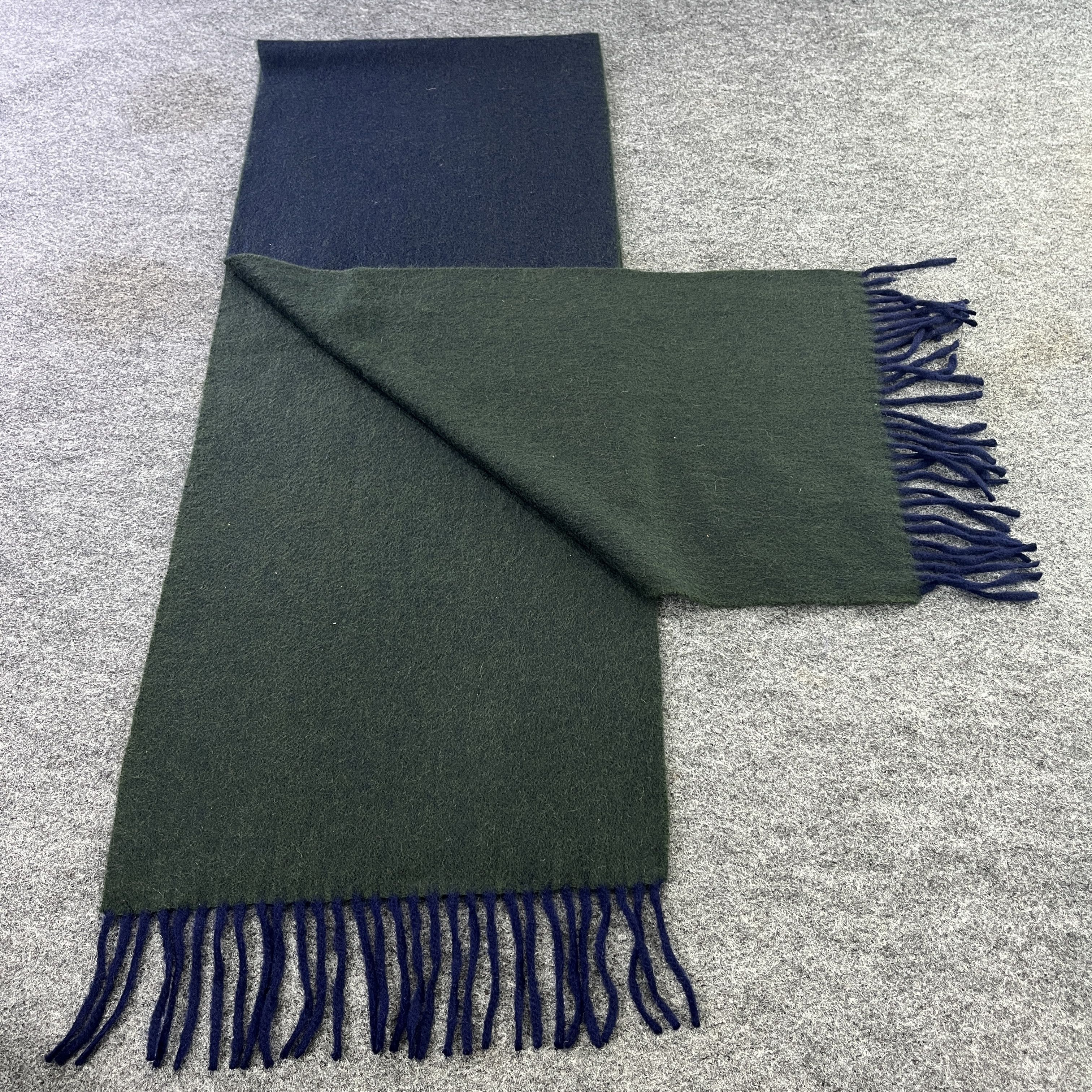 Barneys New York Scarf / Muffler / Neckwear T763