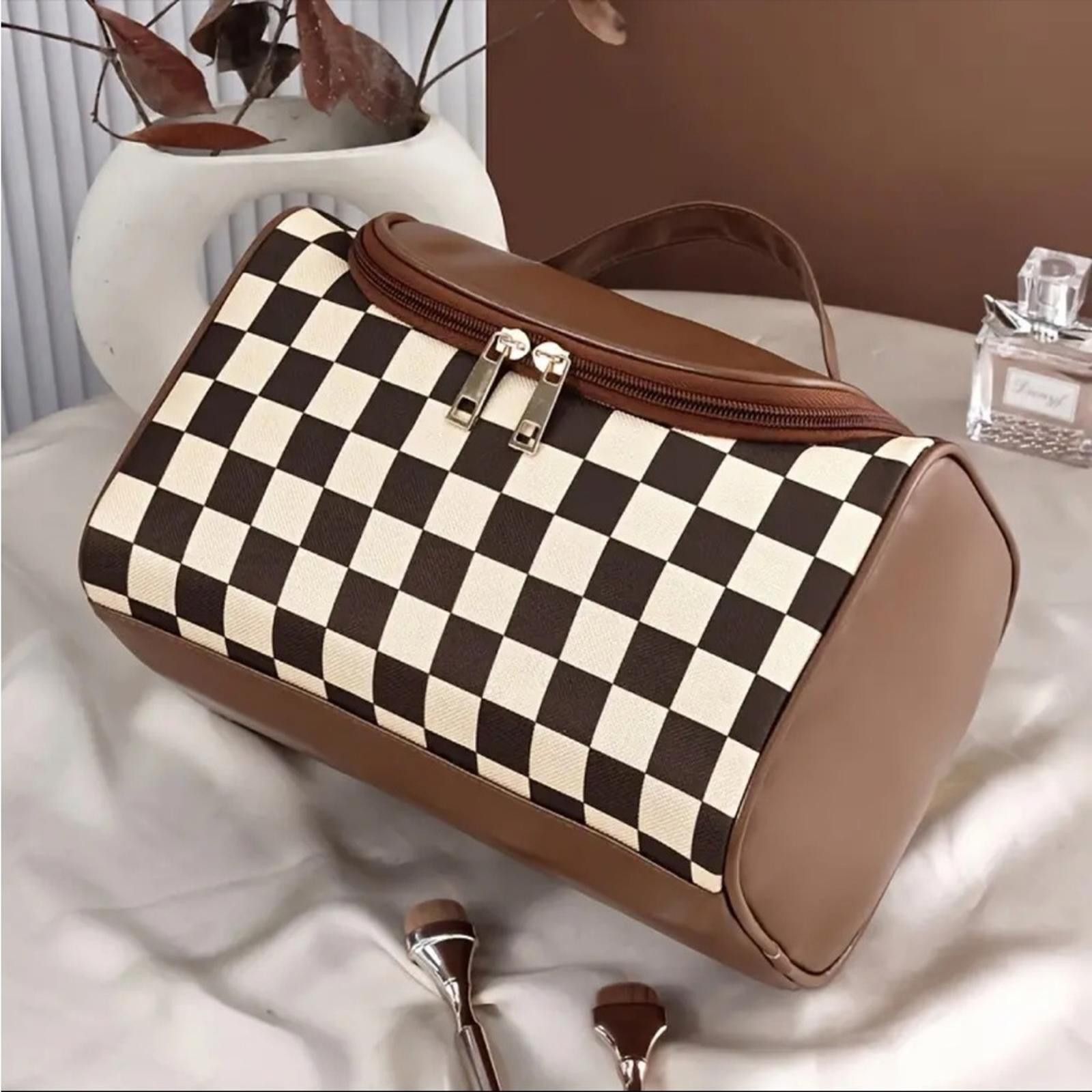 Designer Brown Faux Leather Checker Cosmetics Makeup Bag​​ NWT Size ONE SIZE - 6 Thumbnail