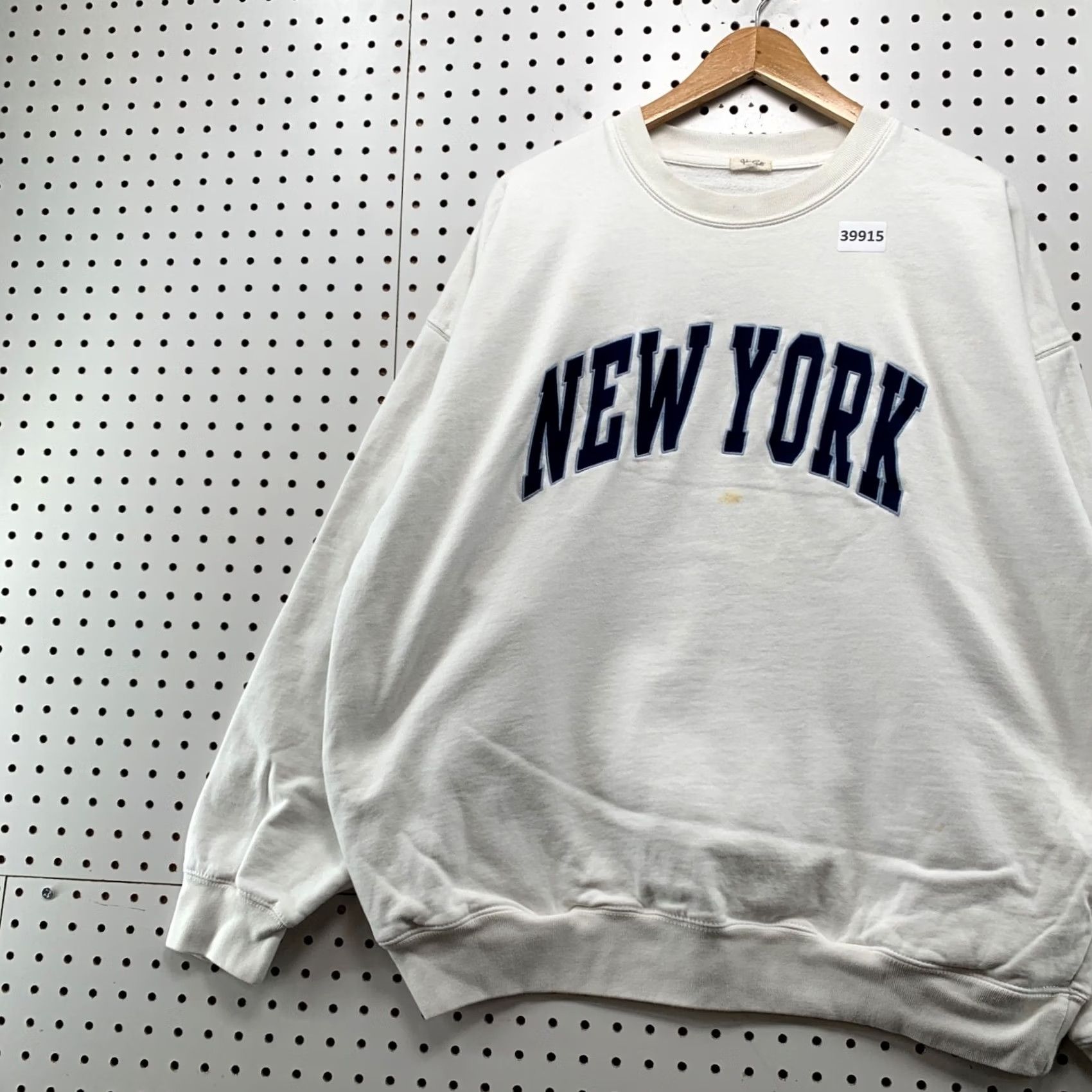 Brandy Melville John Galt New York Sweatshirt Womens One Size White Pockets Embroidered Size ONE SIZE - 3 Thumbnail