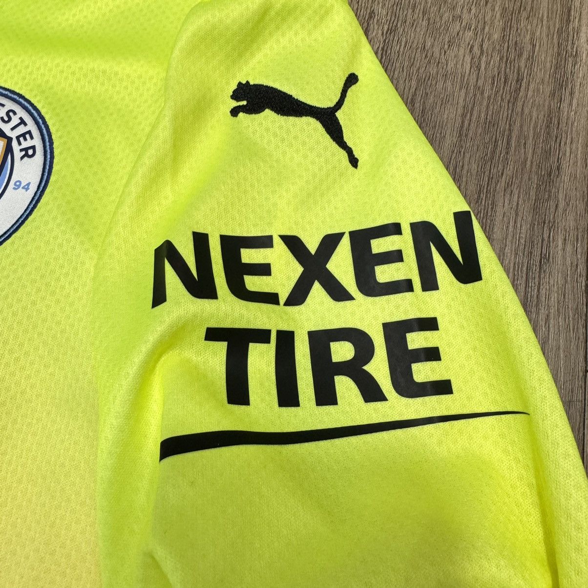 Puma (Youth size)Manchester City 19/20 L/S away #17 De Bruyne Size US XS / EU 42 / 0 - 6 Thumbnail
