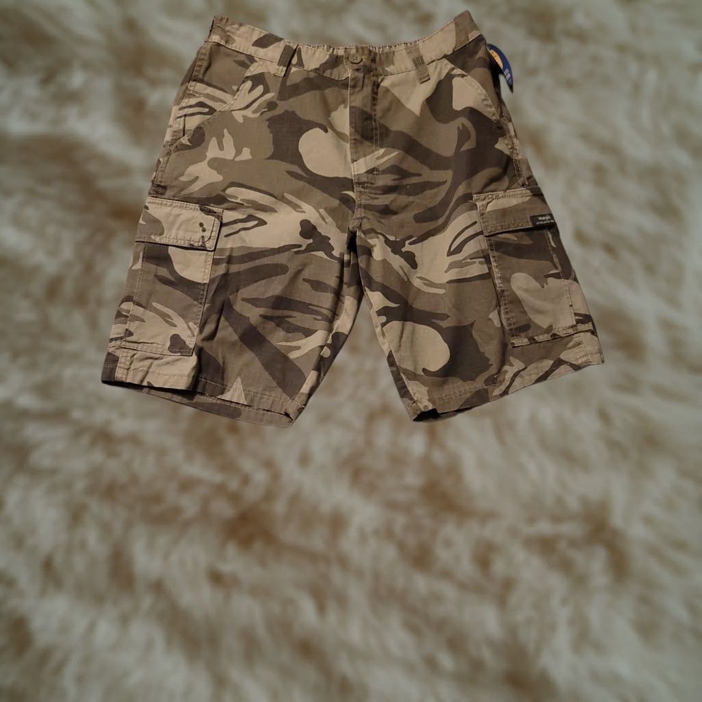 Wrangler Wrangler Cargo Shorts Men's 32 NWOT Flex Waistband Casual Outdoors Multicolor Camouflage Rip Stop Pocket Cargo Outdoor Military Theme Mens Size US 32 / EU 48 - 1 Thumbnail
