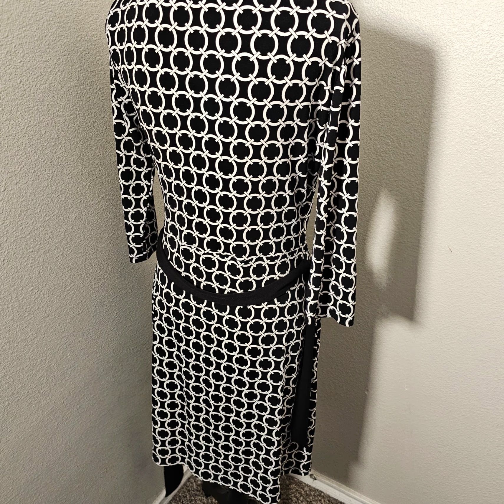 White House Black Market White House Black Market Dress 3/4 Sleeve Belted V-Neck Midi Black Women's 8 Size M / US 6-8 / IT 42-44 - 4 Thumbnail