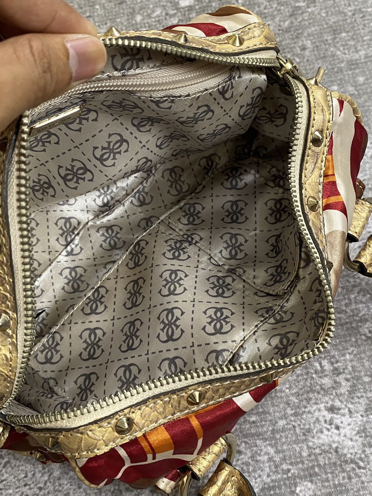 Guess 2000s Guess Studded Snake Skin Leather Shoulder Bag Size ONE SIZE - 9 Thumbnail