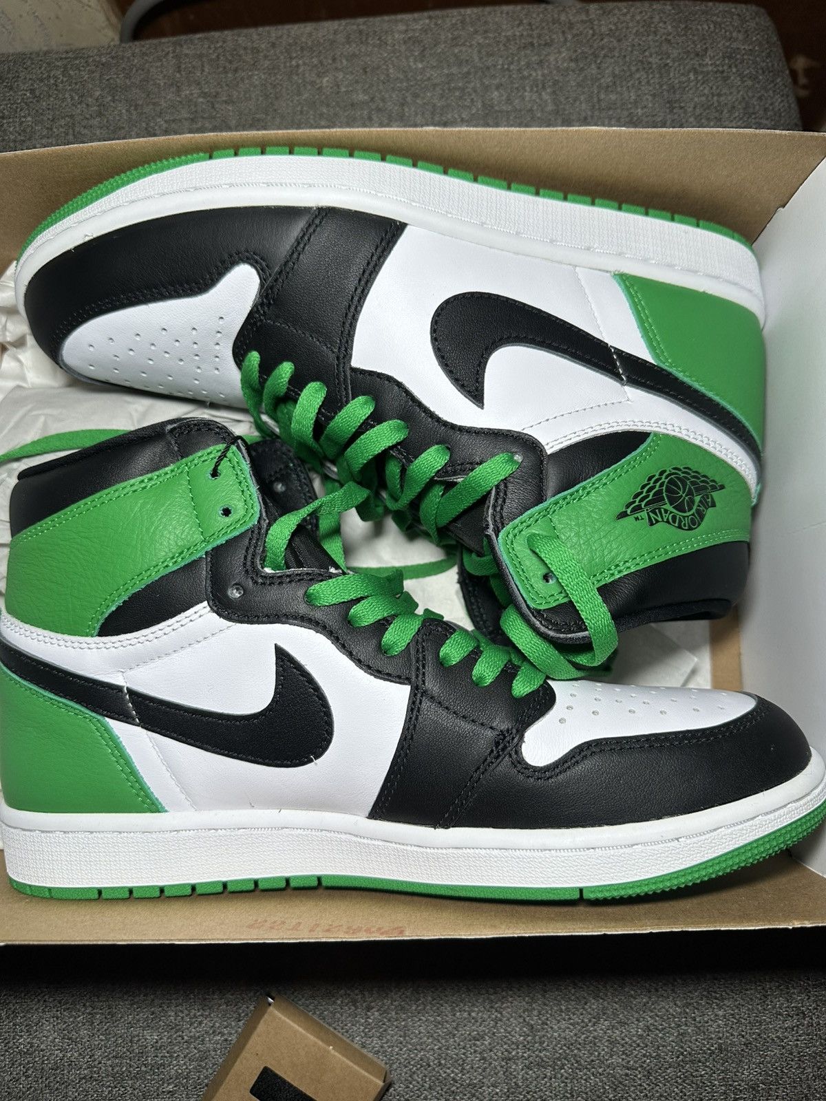 Jordan Brand × Nike Jordan 1 High OG Lucky Green Size US 9 / EU 42 - 1 Thumbnail