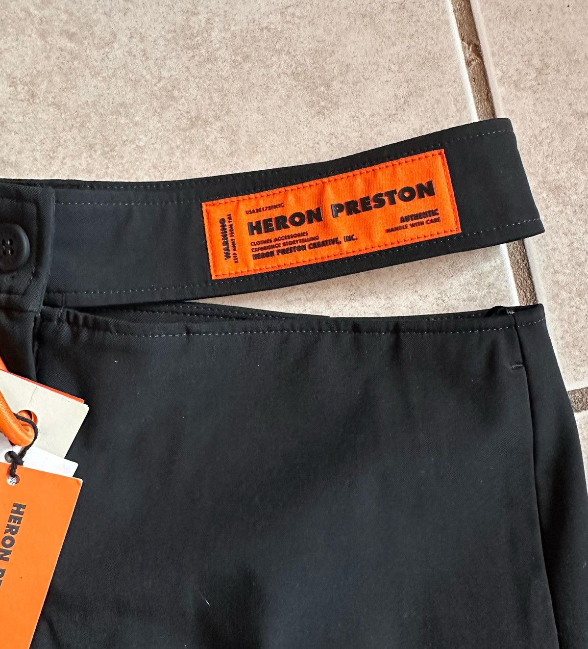 Heron Preston Heron Preston logo-patch cut-out shorts Size 25" / US 0 / IT 36 - 3 Thumbnail