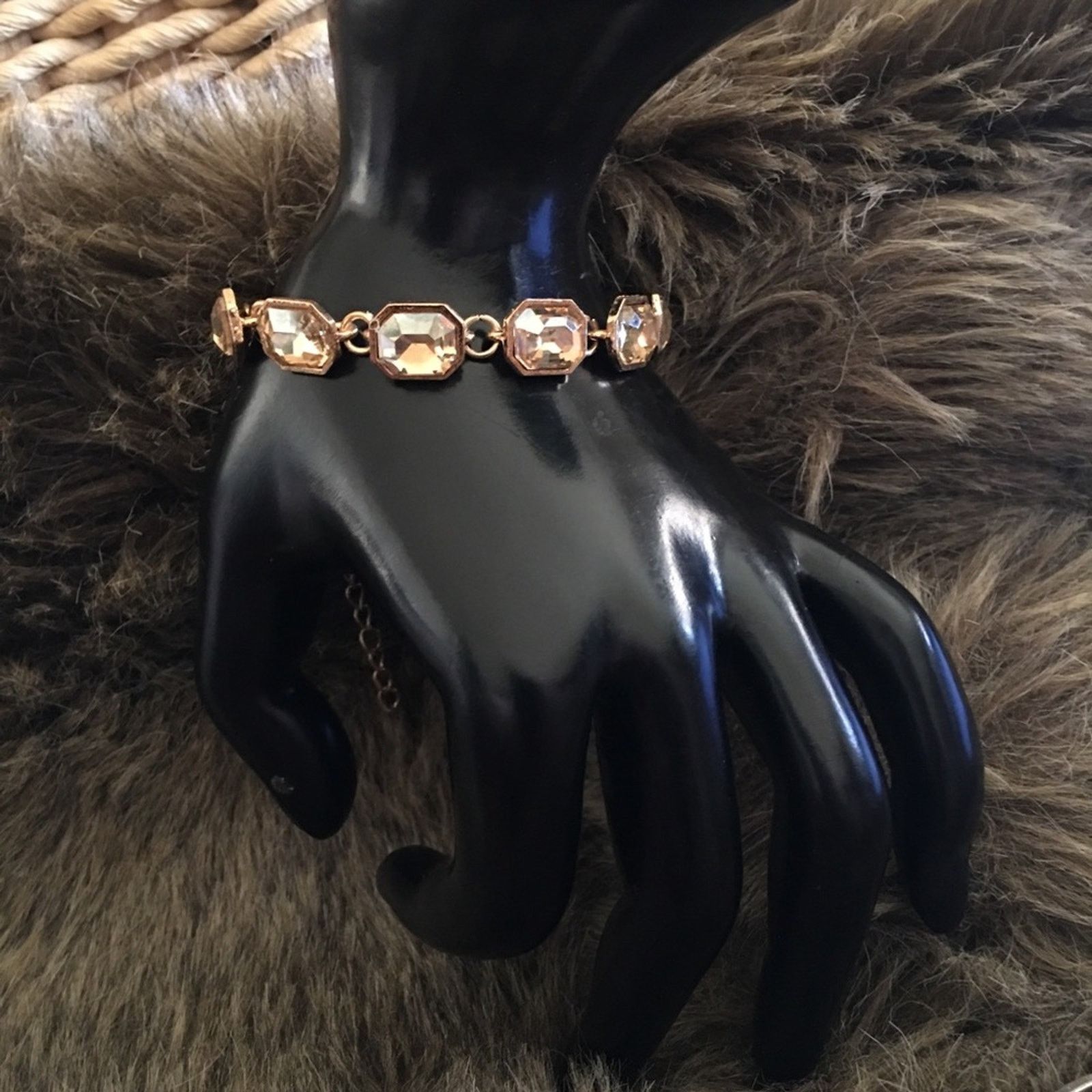 Jewelry Gold tone faceted glass gold tone link bracelet Size ONE SIZE - 4 Thumbnail