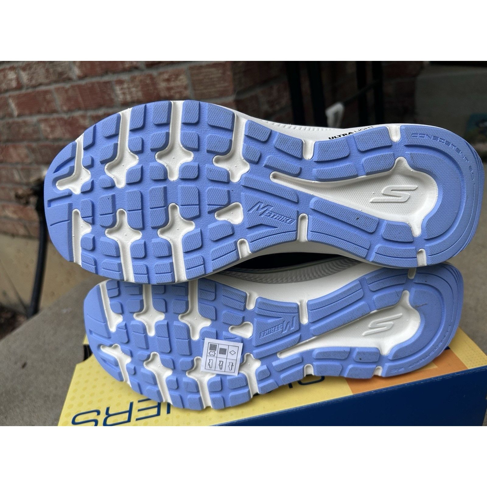 SKECHERS Woman's Shoes SKECHERS Go Run 2.0 Captiva Slip-Ins Sz 8.5 Size US 8.5 / IT 38.5 - 5 Thumbnail