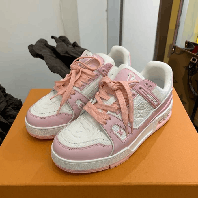Louis Vuitton Louis Vuitton Low-Top Sneakers Size US 7 / IT 37 - 1 Thumbnail